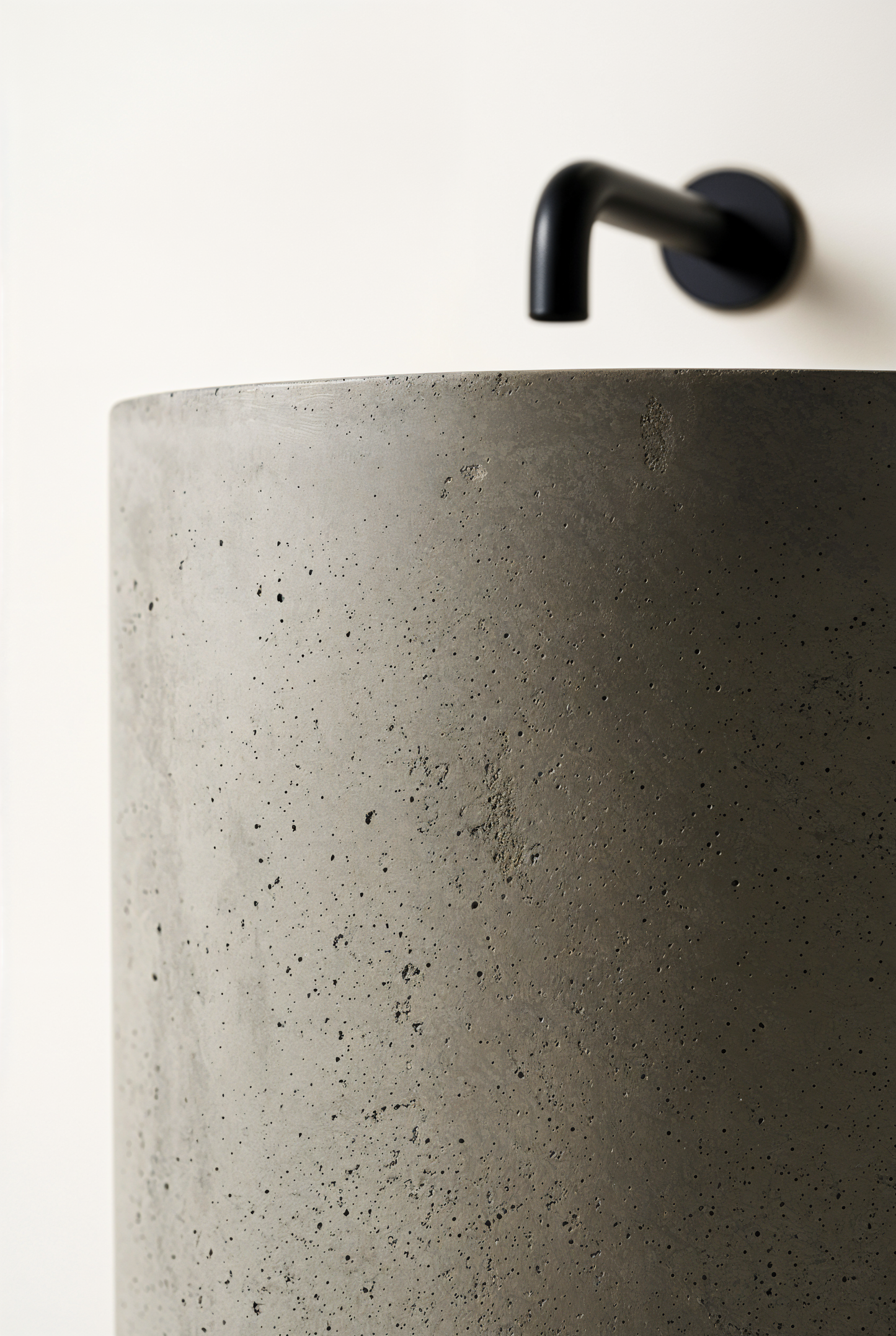 Vasque Totem en béton style contemporain — studio