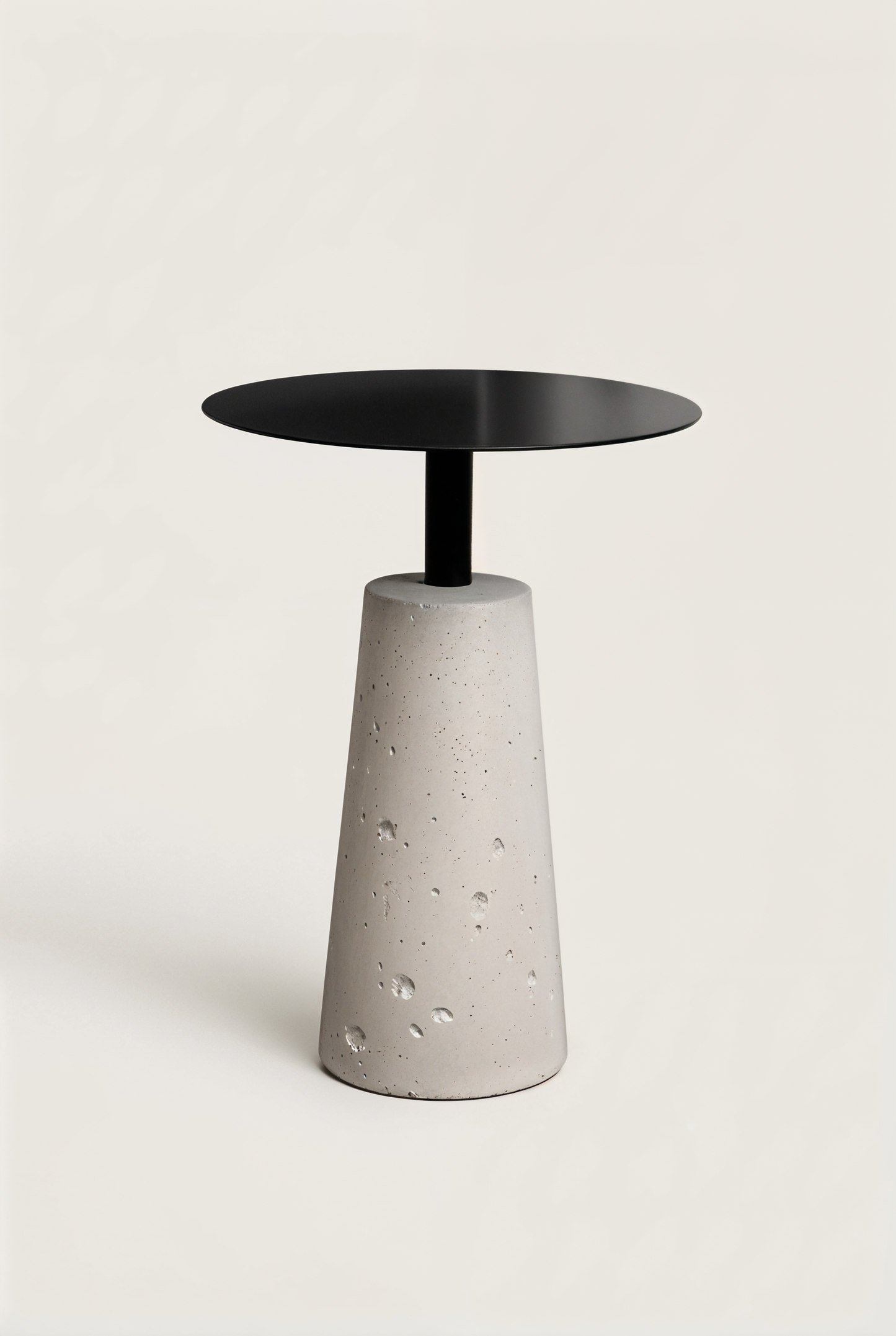 Table d’appoint en béton — studio
