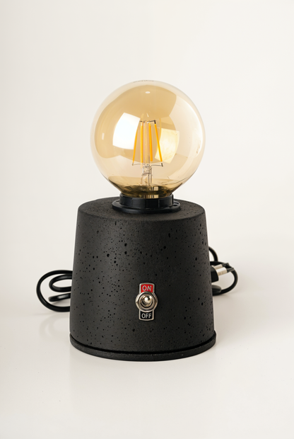 Dhaweya Lampe à poser en beton GFRC — studio