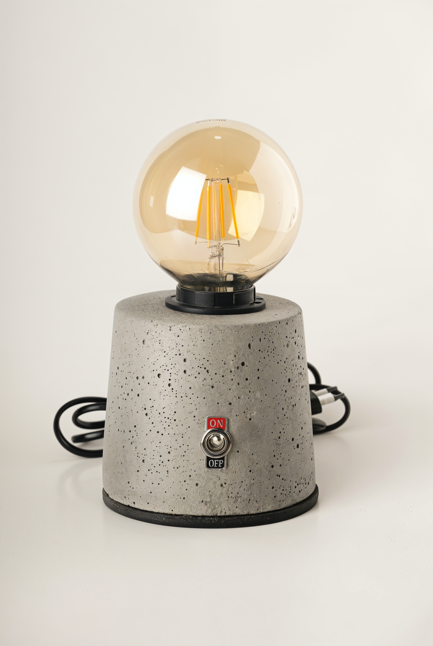 Dhaweya Lampe à poser en beton GFRC — studio