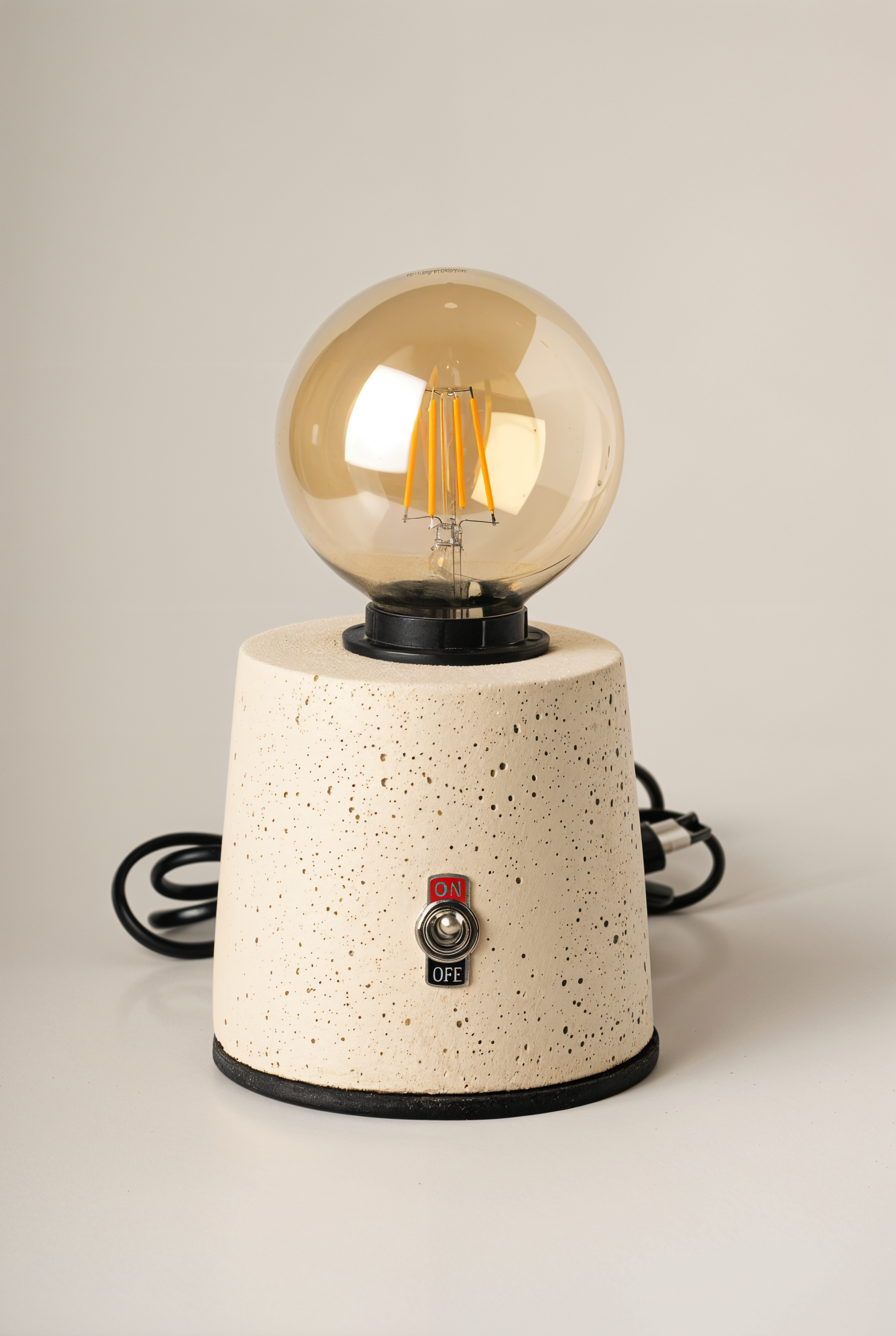 Dhaweya Lampe à poser en beton GFRC — studio