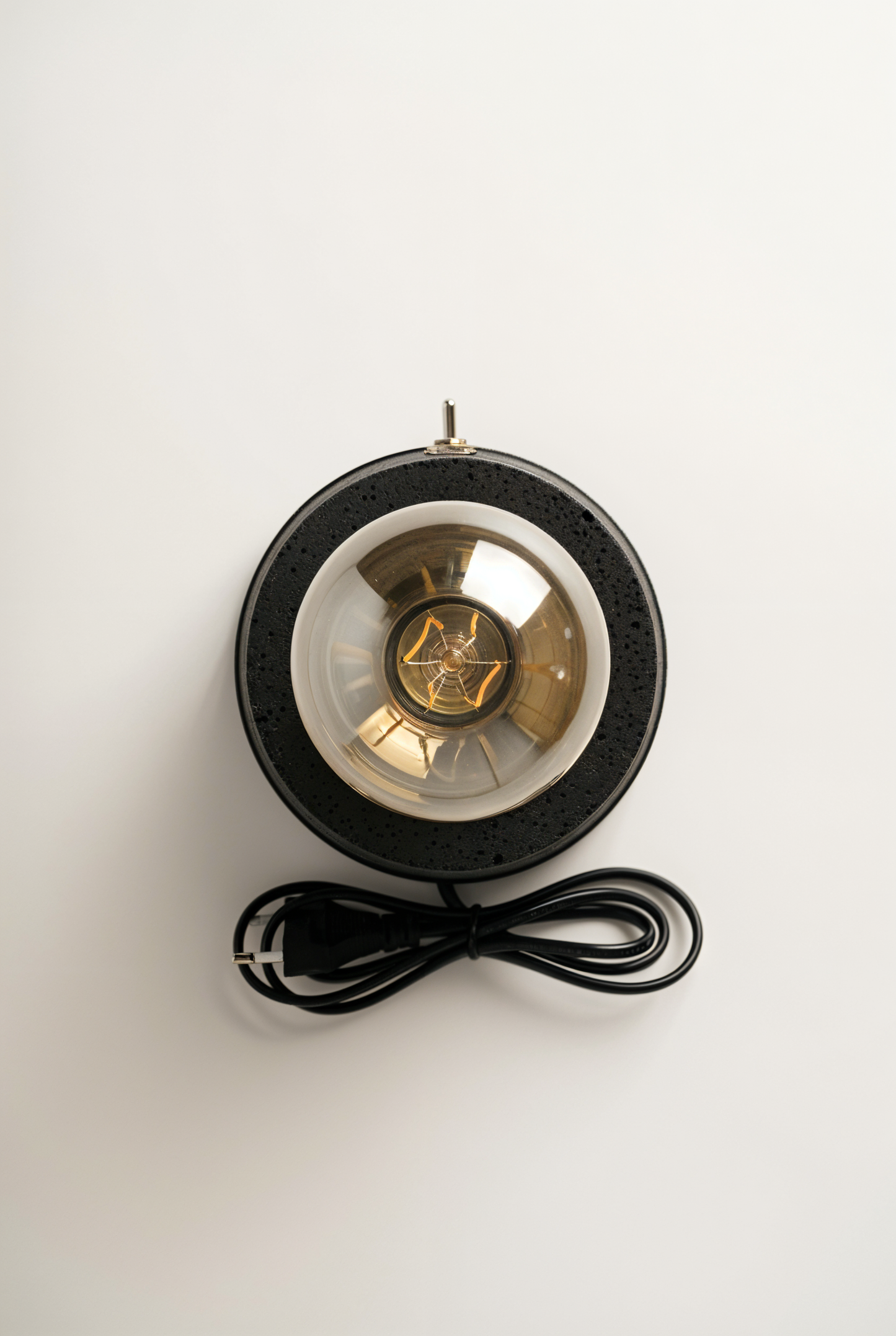 Dhaweya Lampe à poser en beton GFRC — studio