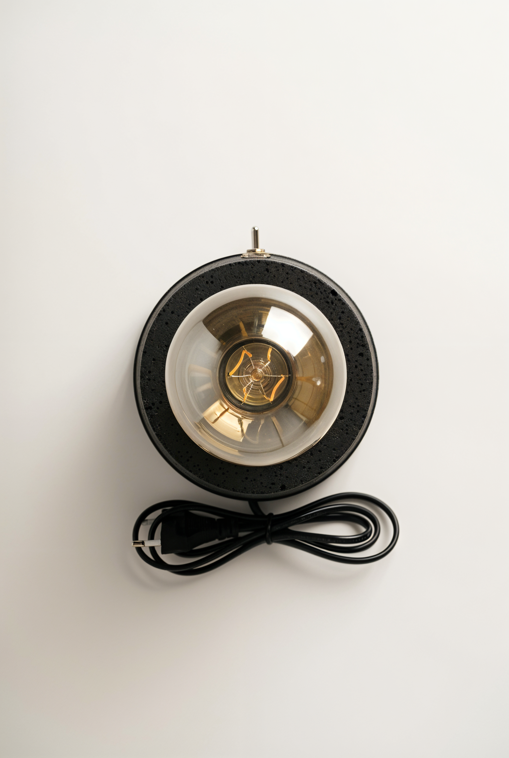 Dhaweya Lampe à poser en beton GFRC — studio