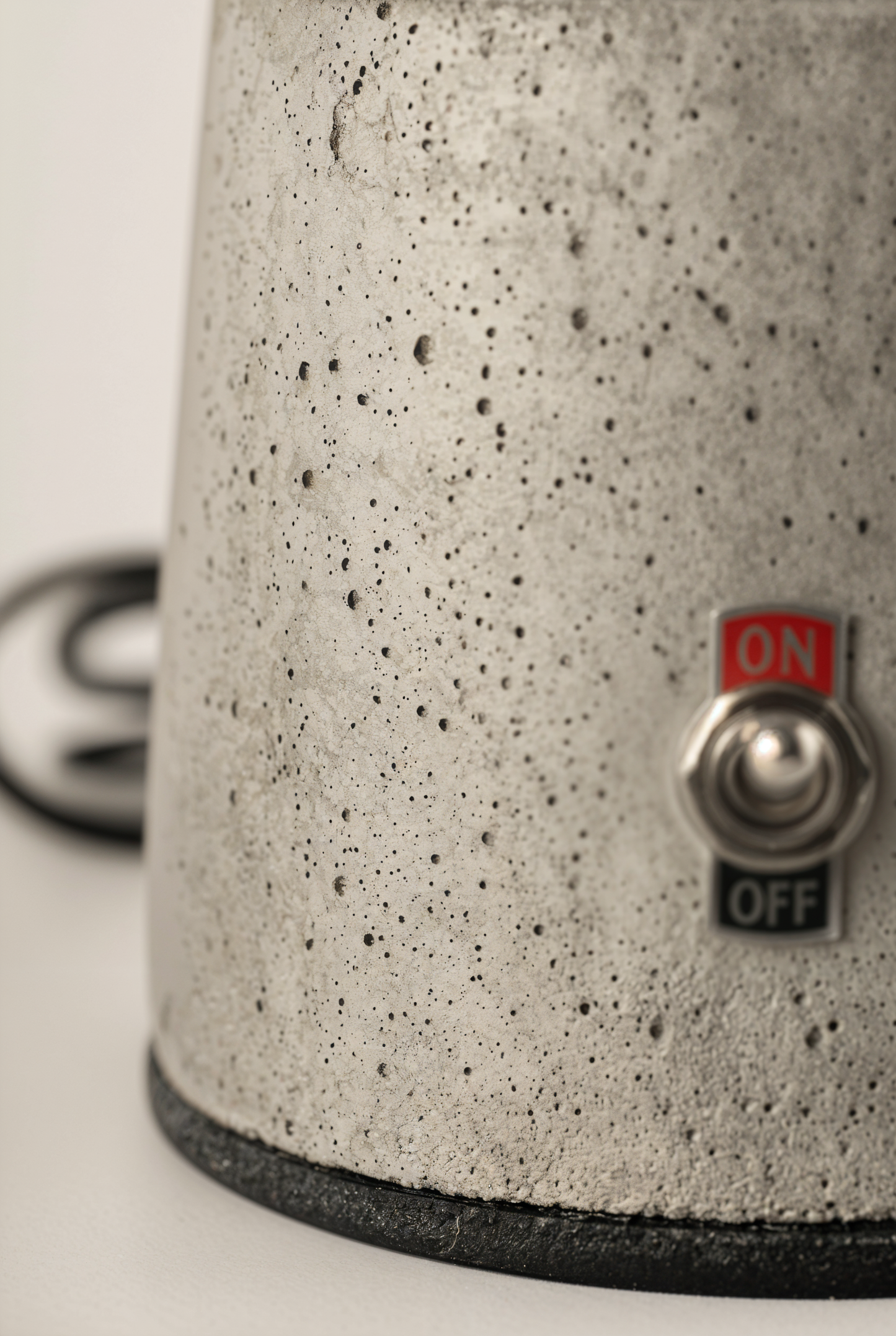 Dhaweya Lampe à poser en beton GFRC — studio