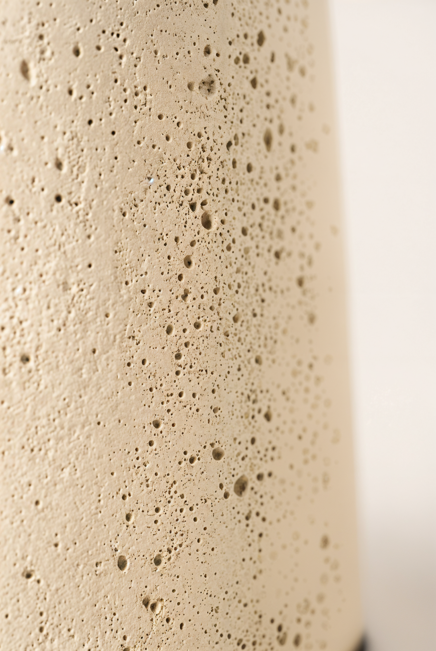 Dhaweya Lampe à poser en beton GFRC — studio