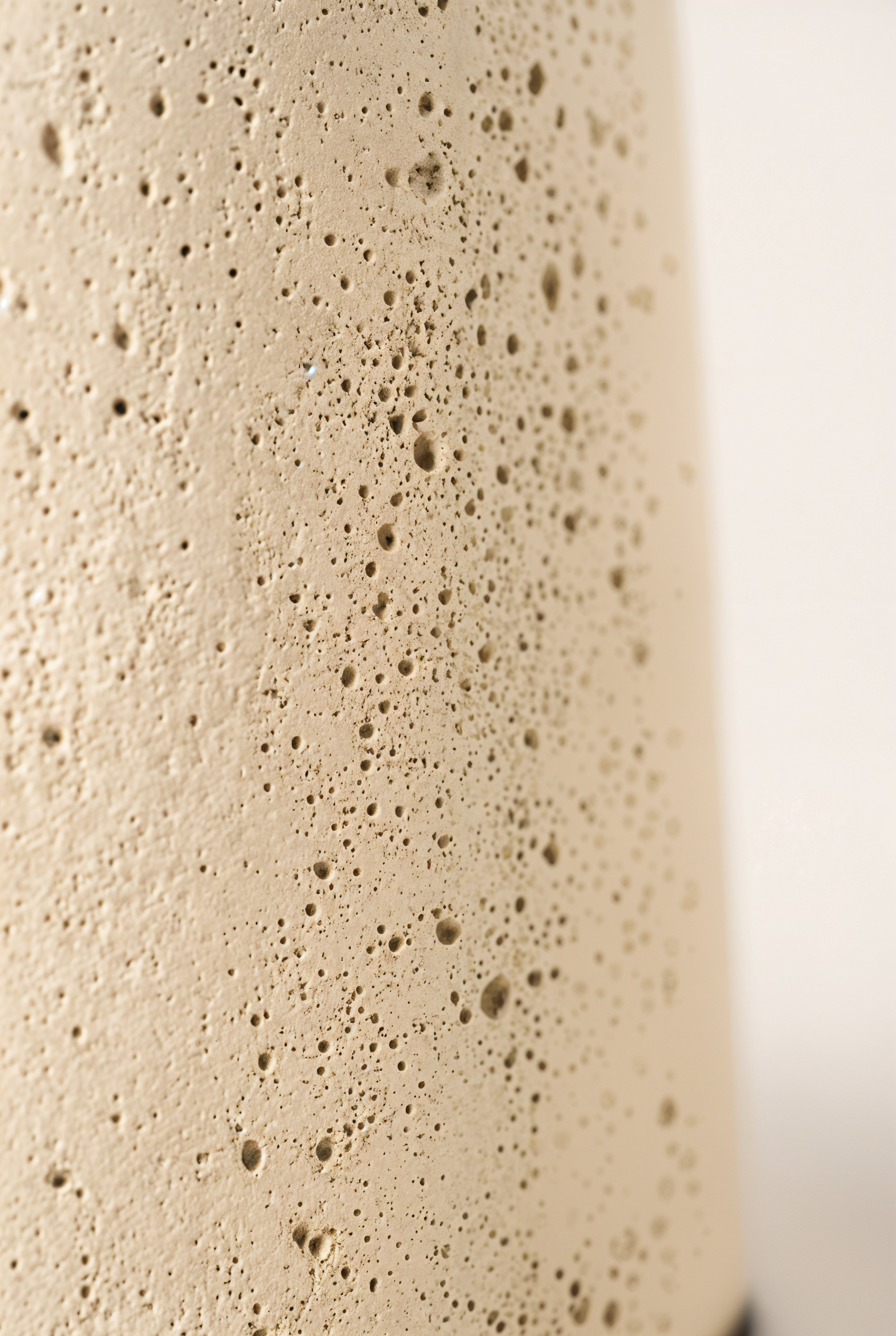 Dhaweya Lampe à poser en beton GFRC — studio