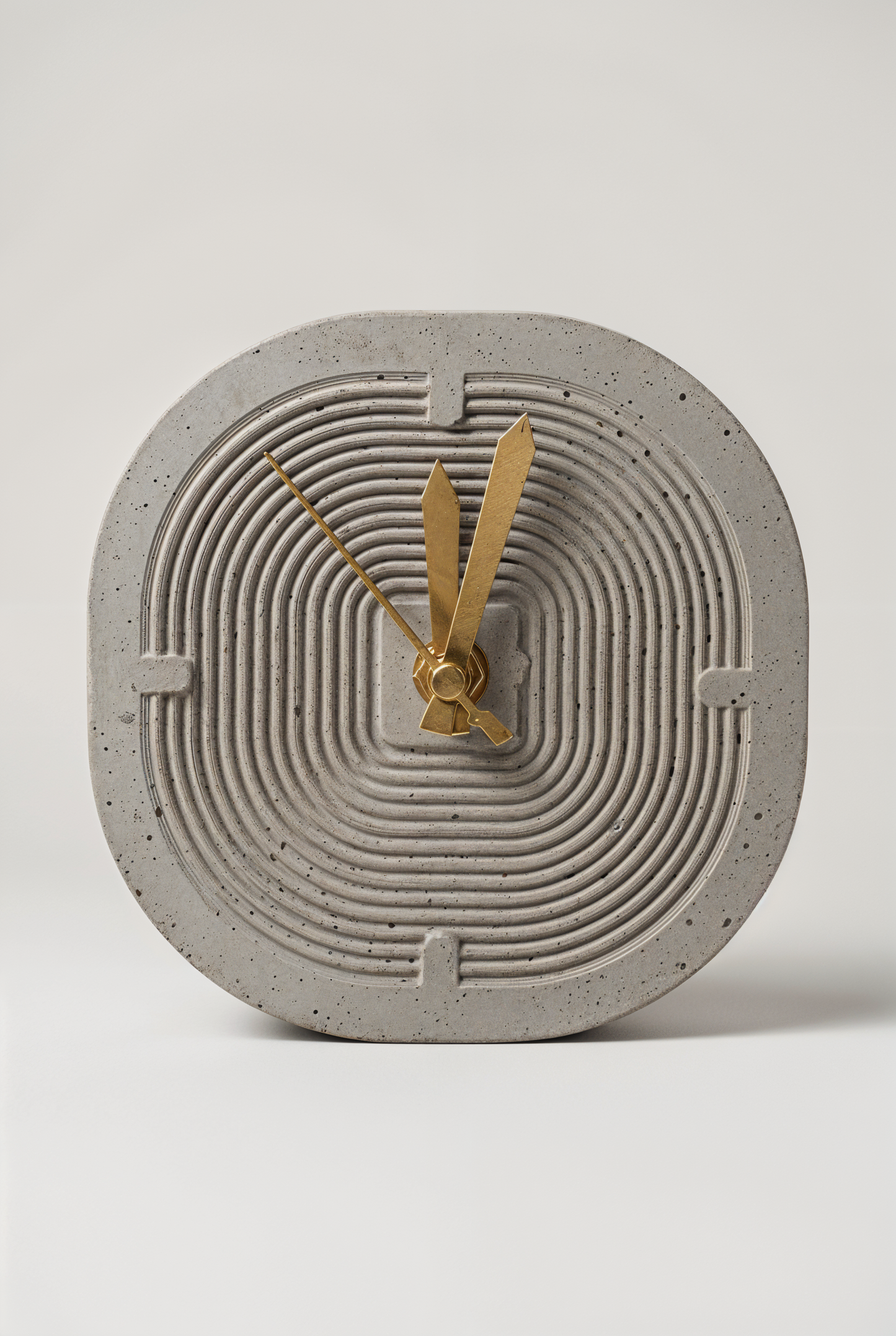 Horloge à poser Dune en beton GRFC — studio