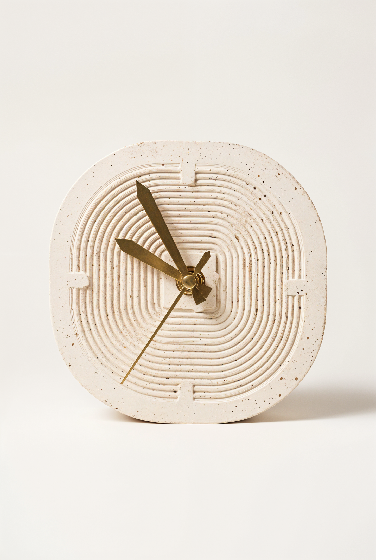 Horloge à poser Dune en beton GRFC — studio