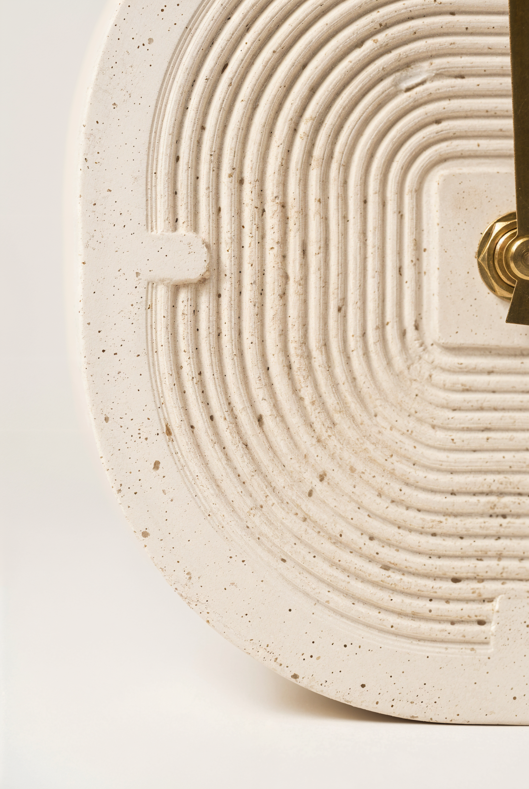 Horloge à poser Dune en beton GRFC — studio