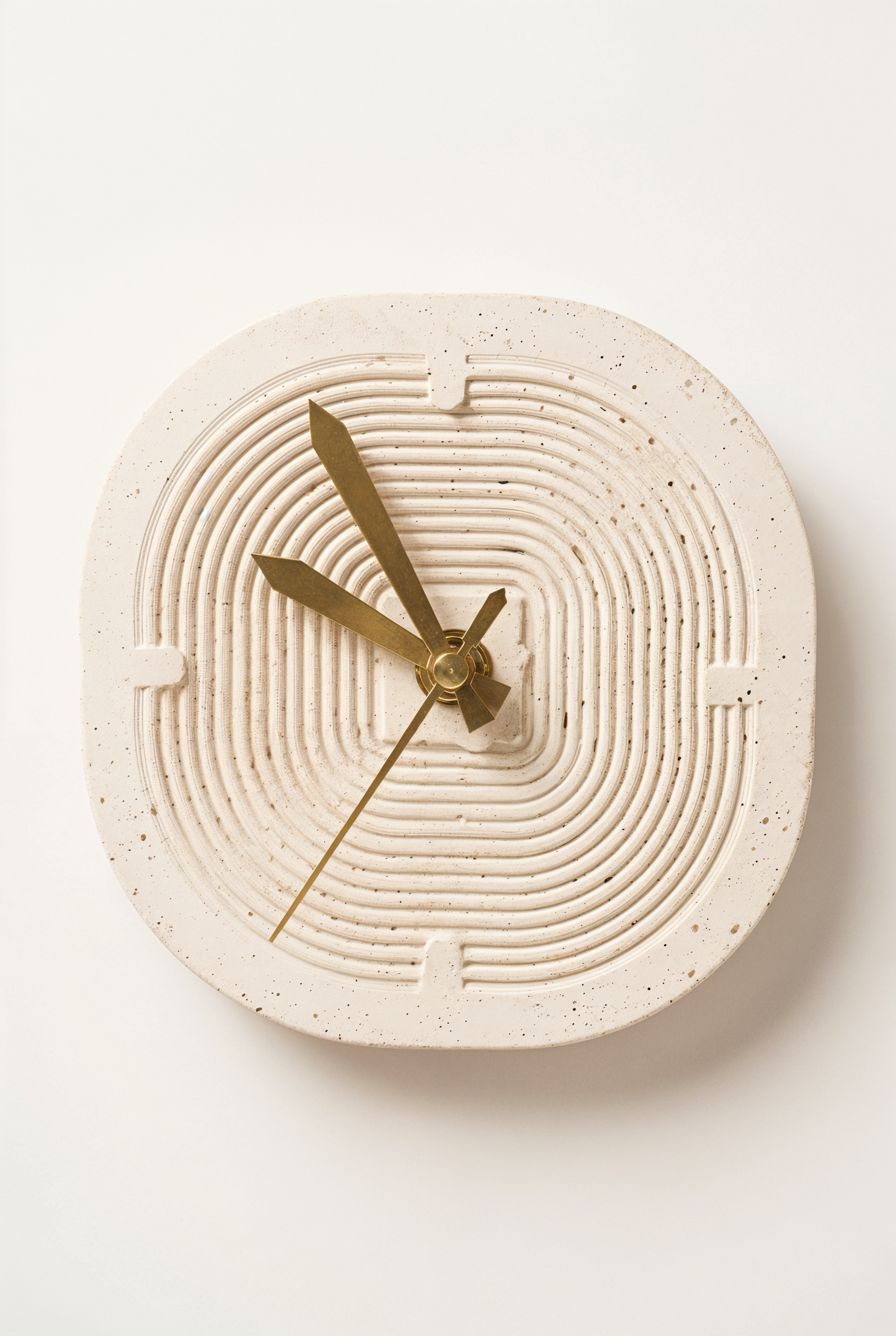 Horloge à poser Dune en beton GRFC — studio