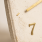 Horloge à poser en béton GFRC. — studio