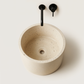 Vasque Totem en béton style contemporain — studio