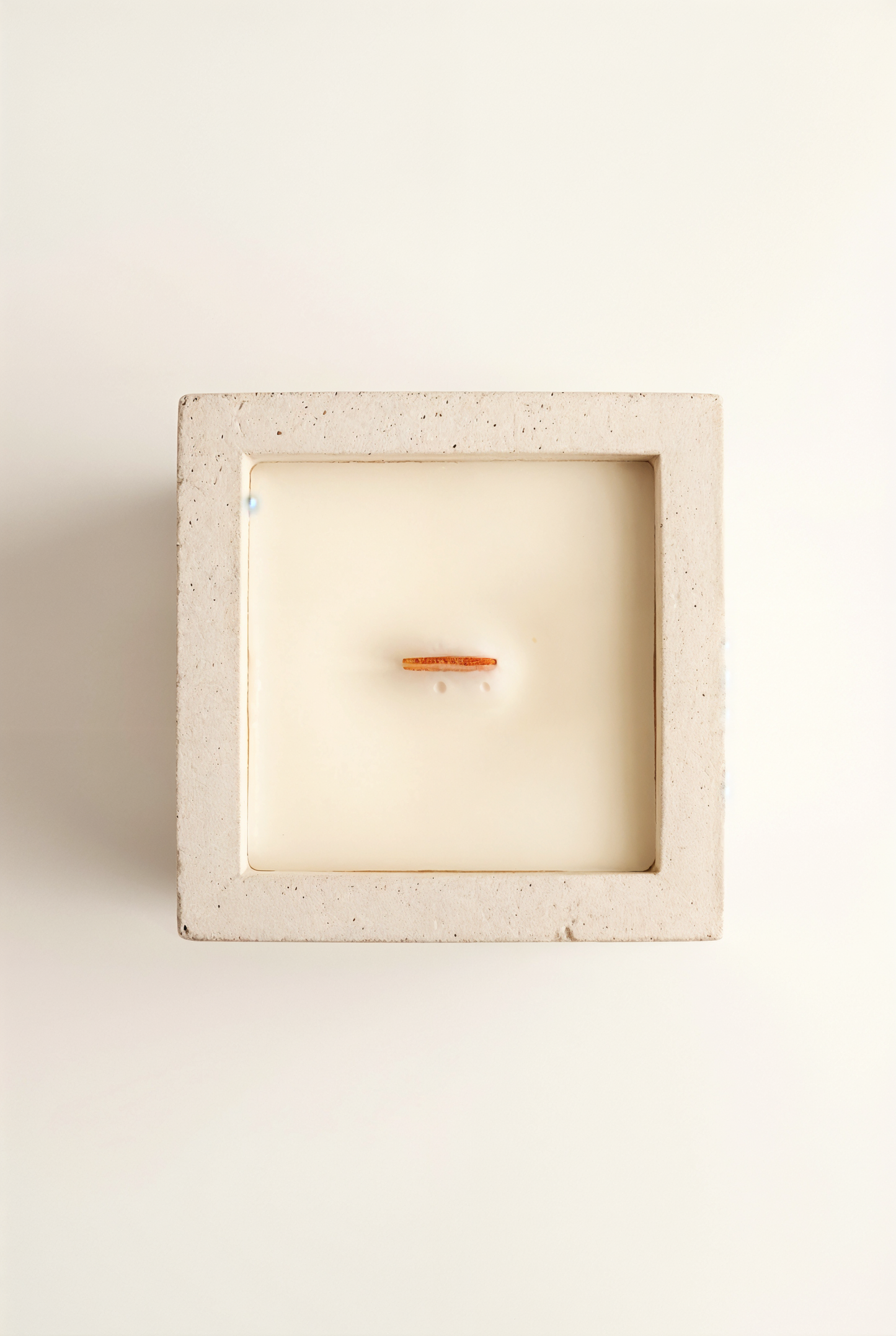 Bougie Huruf en cire de soja parfumée — studio