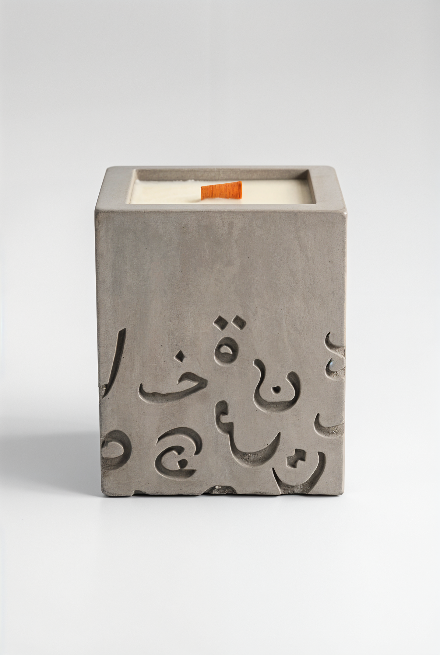 Bougie Huruf en cire de soja parfumée — studio