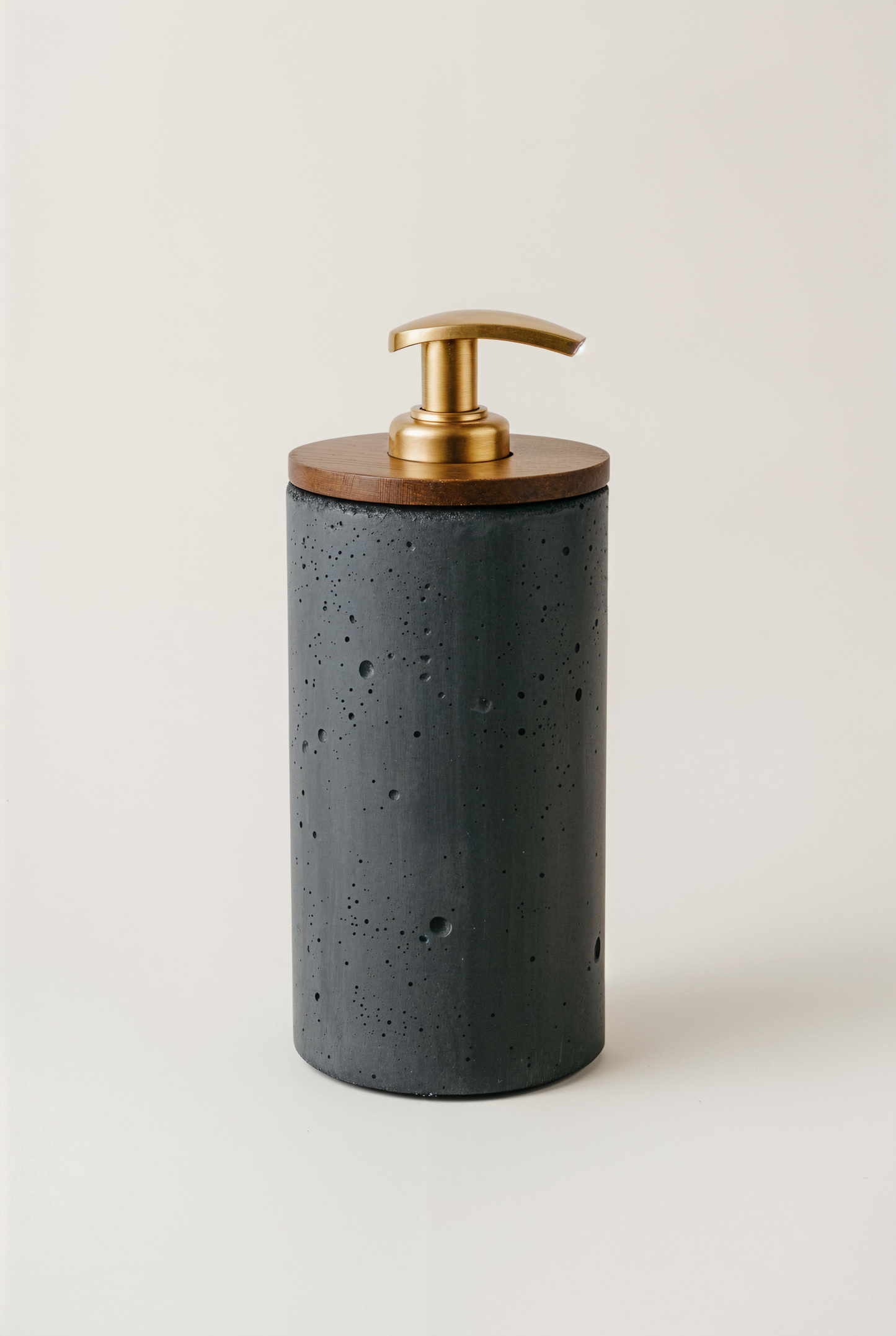 Distributeur Savon Liquide en béton — studio