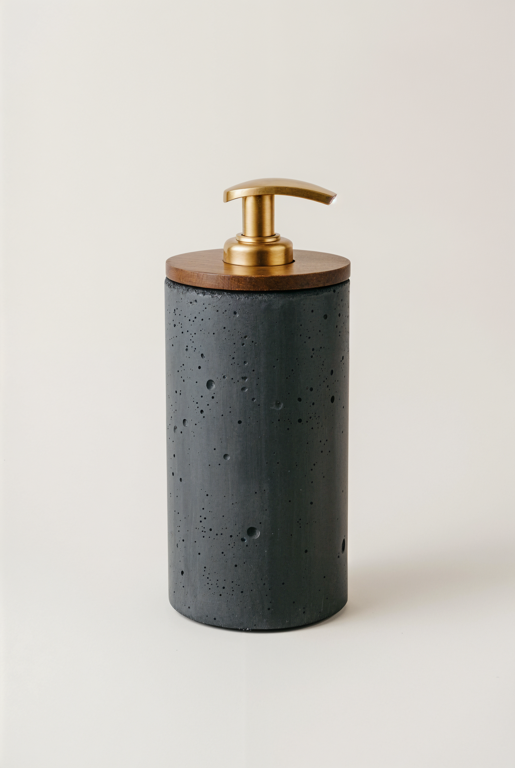 Distributeur Savon Liquide en béton — studio