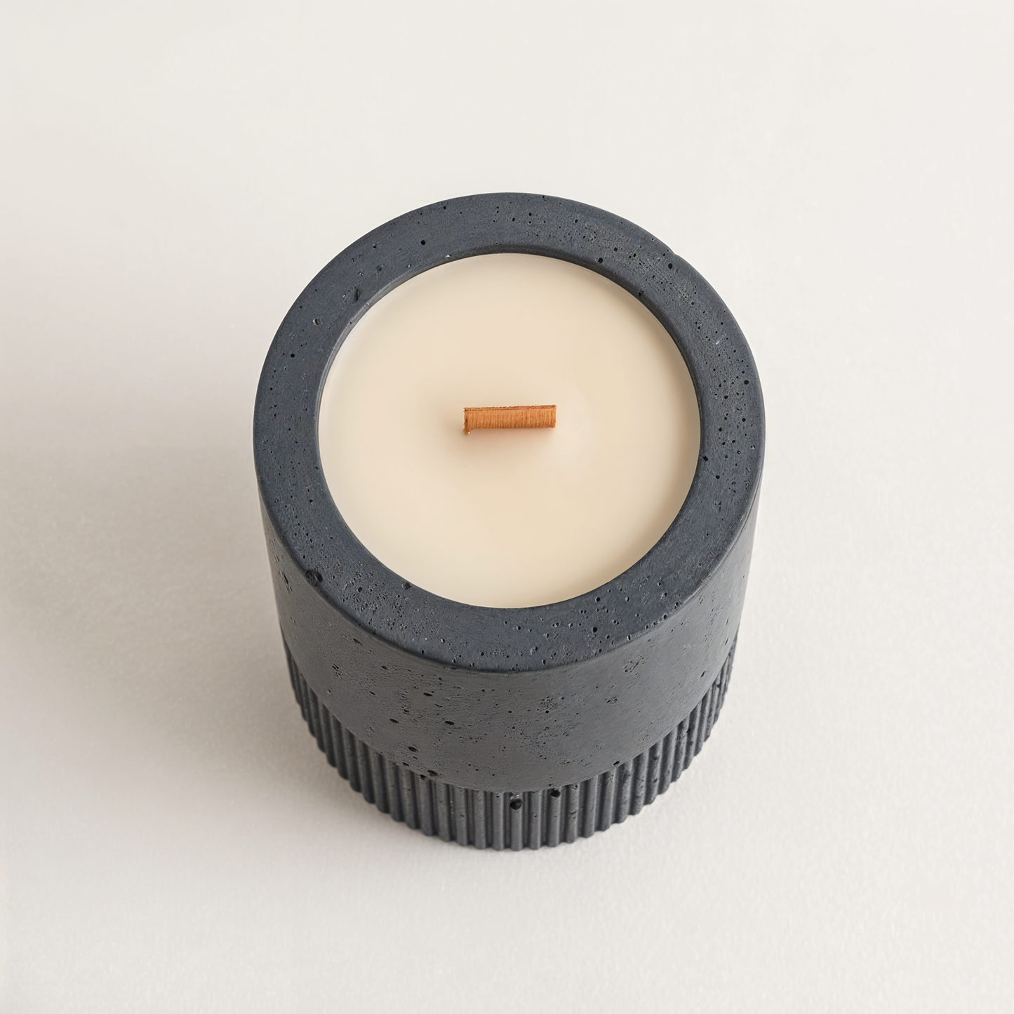 Bougie béton en cire de soja parfumée Dune — studio