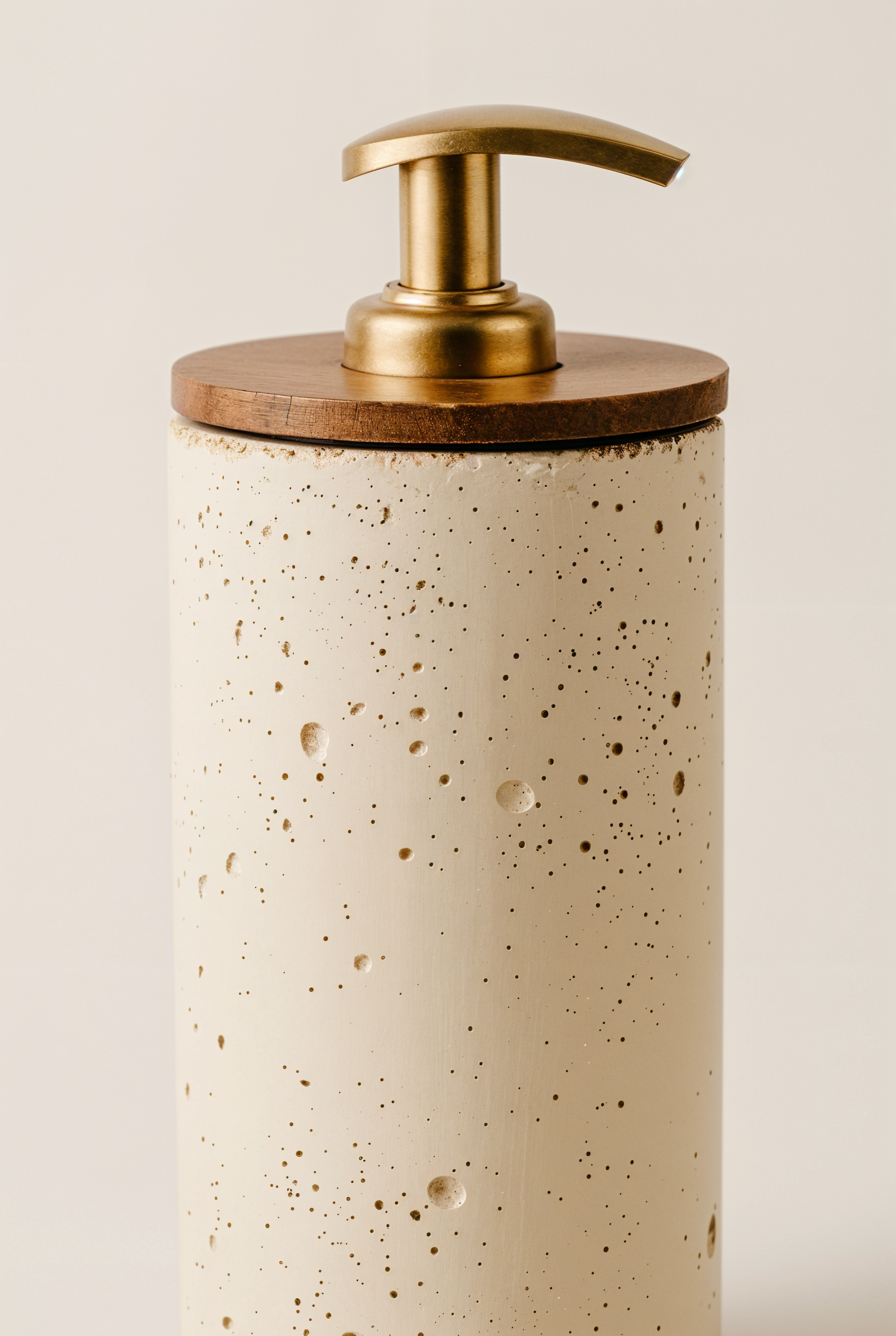 Distributeur Savon Liquide en béton — studio