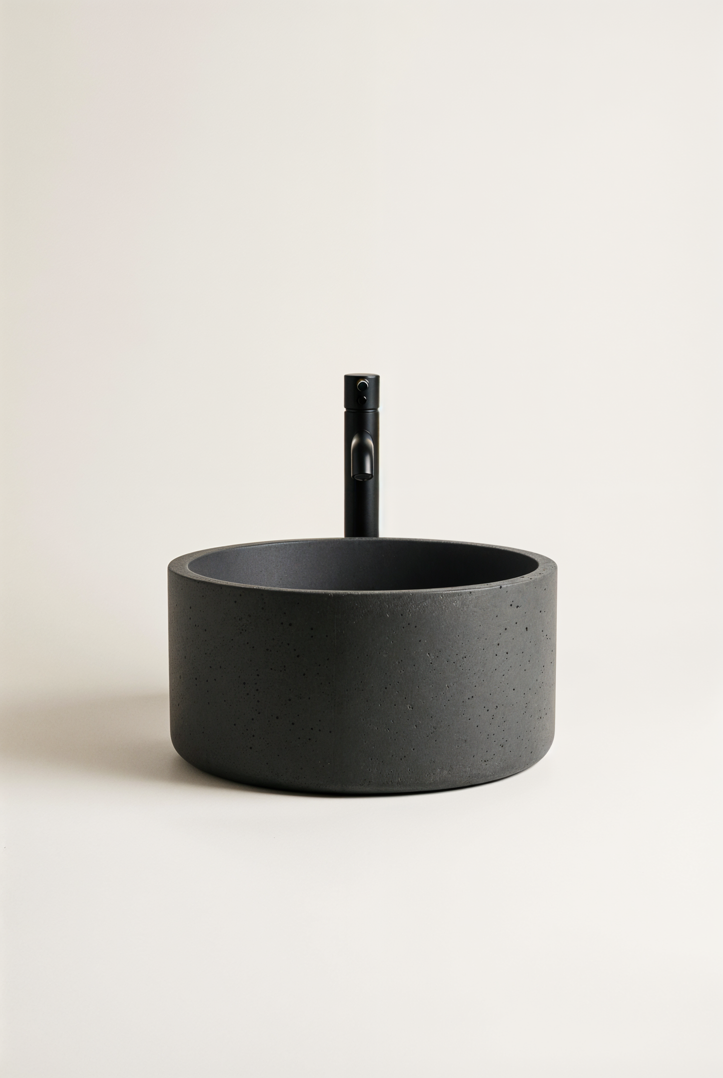 Vasque Cylia minimaliste en béton GFRC — studio
