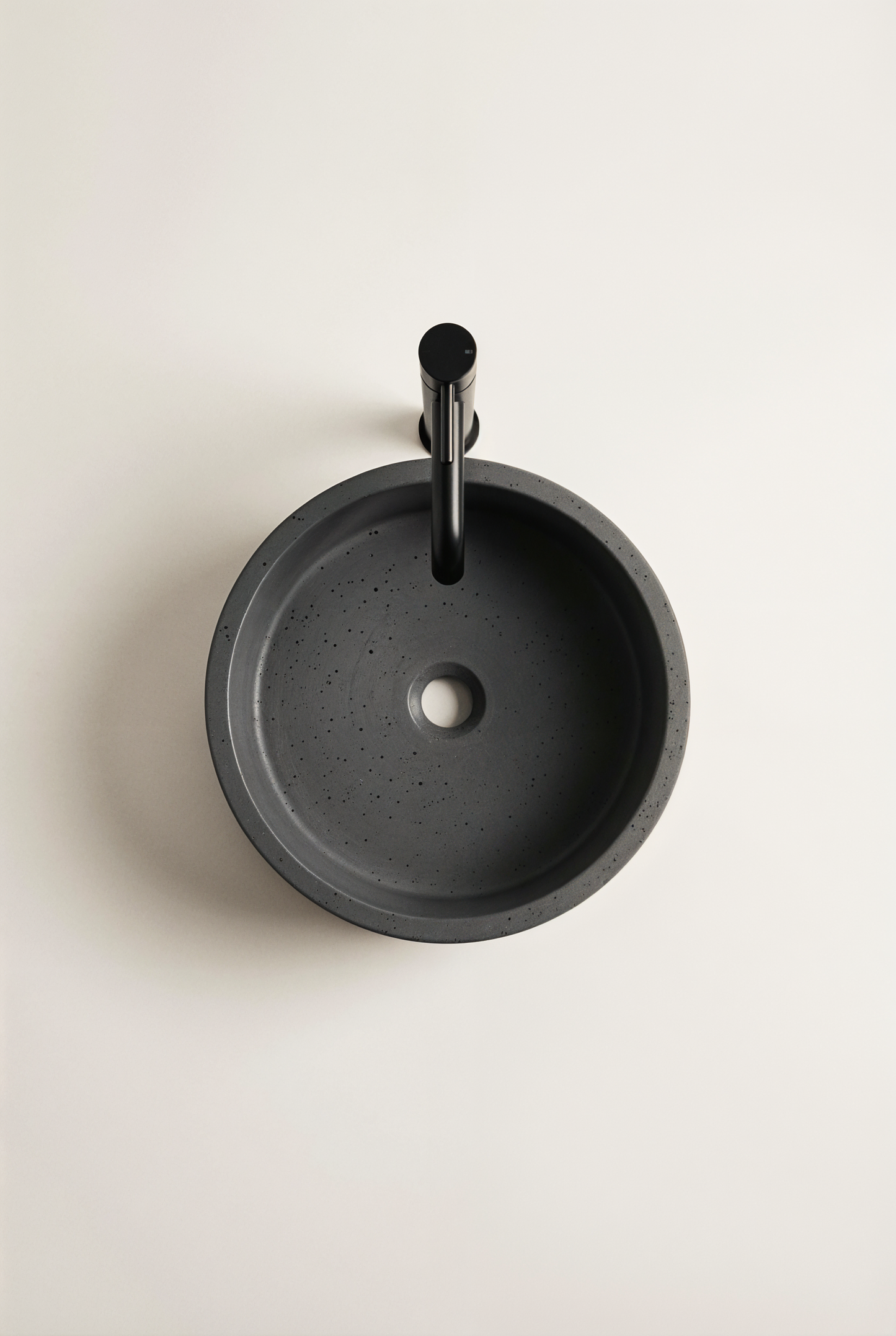 Vasque Cylia minimaliste en béton GFRC — studio