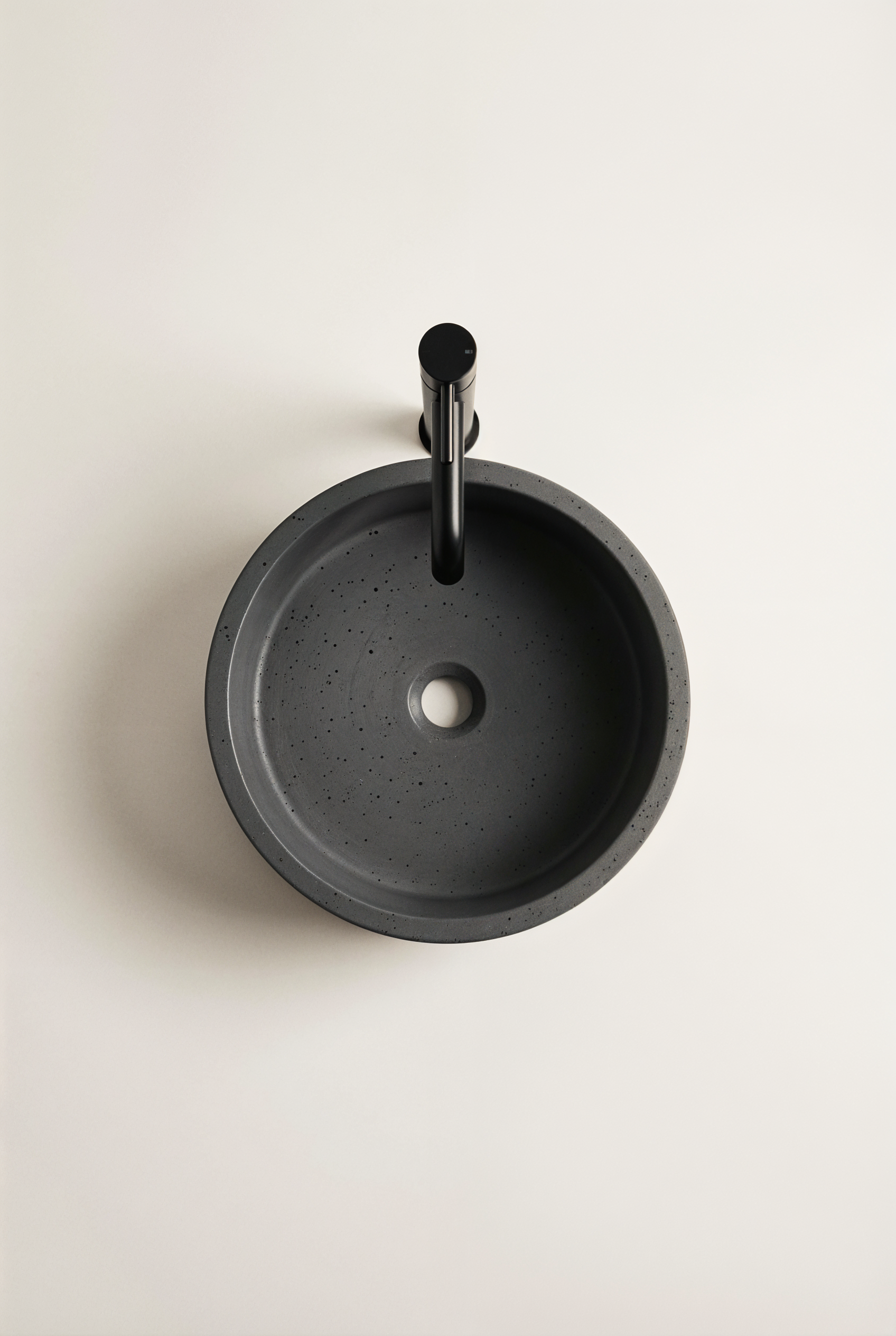 Vasque Cylia minimaliste en béton GFRC — studio