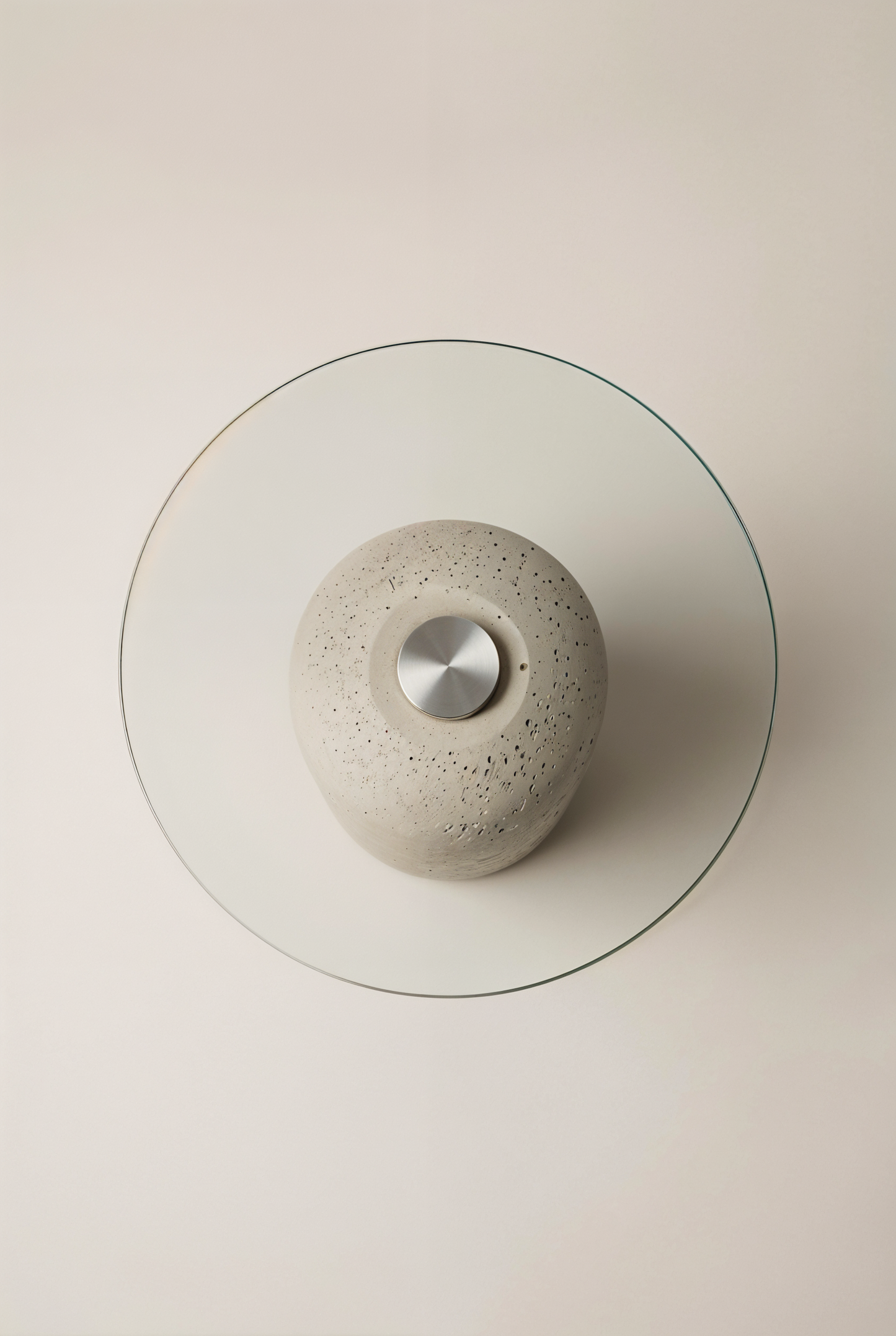 Table d'appoint Aruma – En béton GFRC &  verre — studio