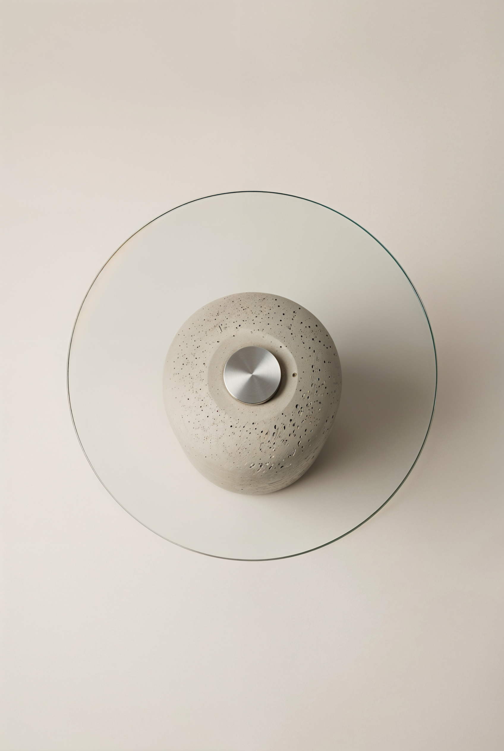 Table d'appoint Aruma – En béton GFRC &  verre — studio