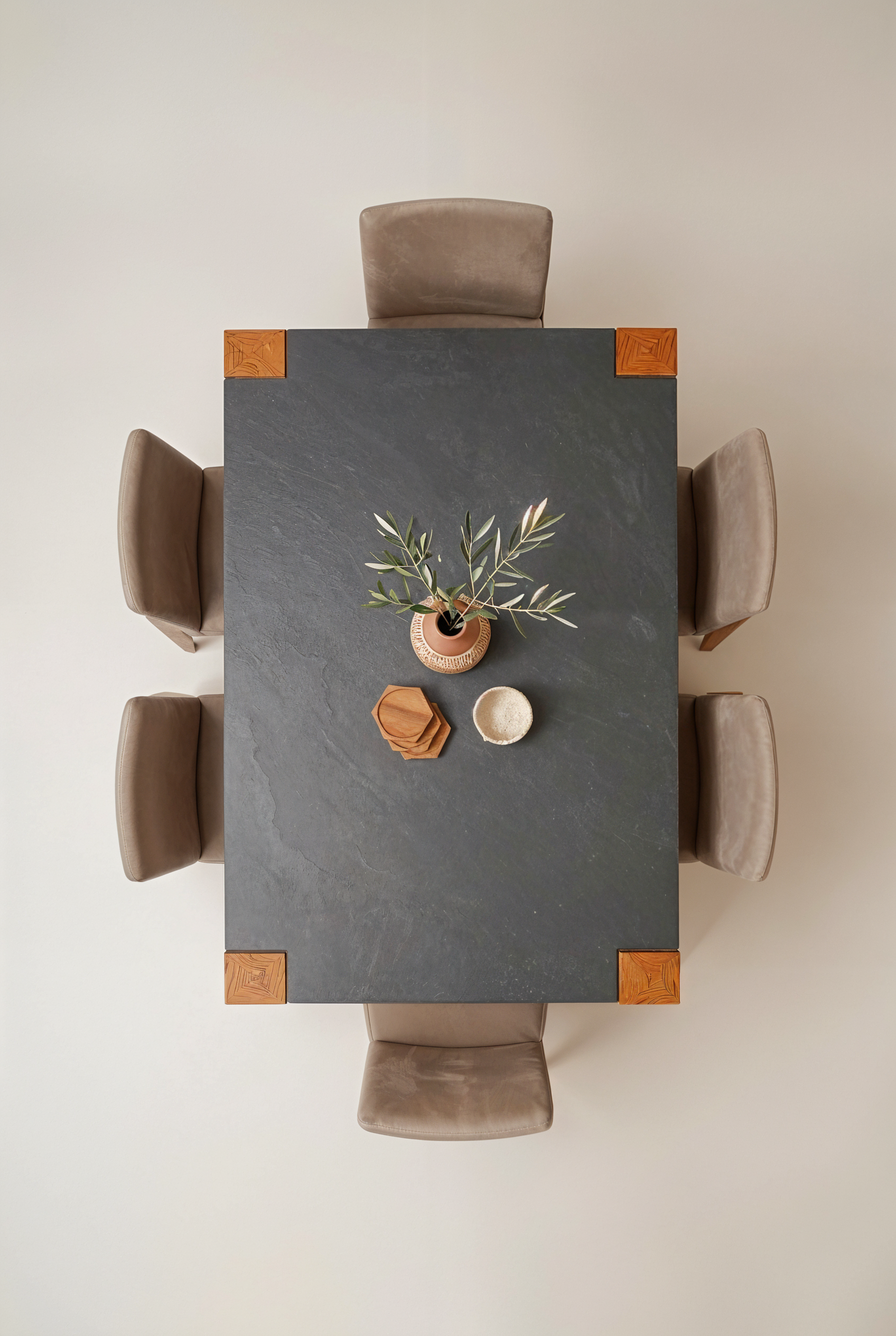 Table Daphné en beton et piètement en bois — studio