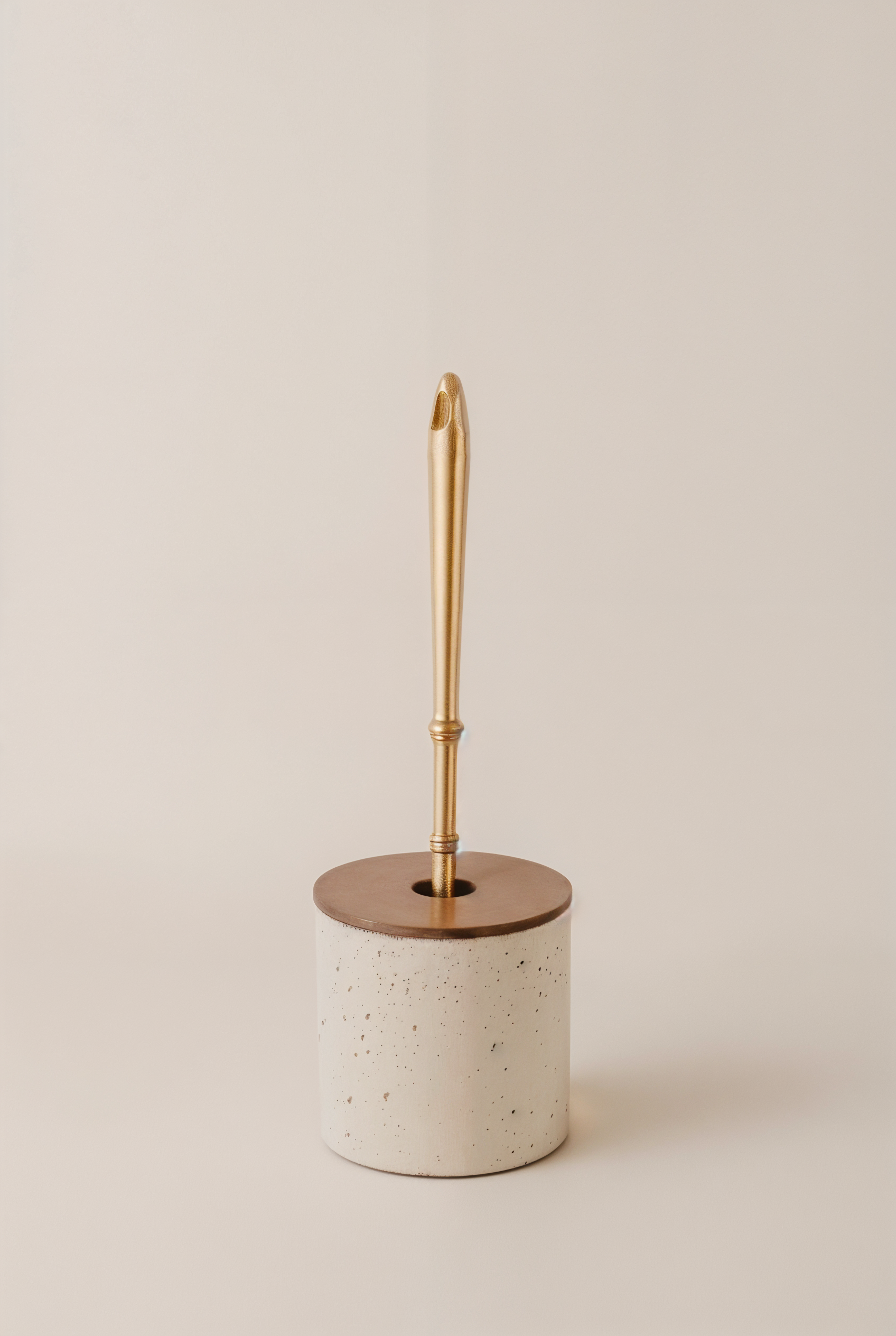 Porte Brosse en béton de Toilette — studio