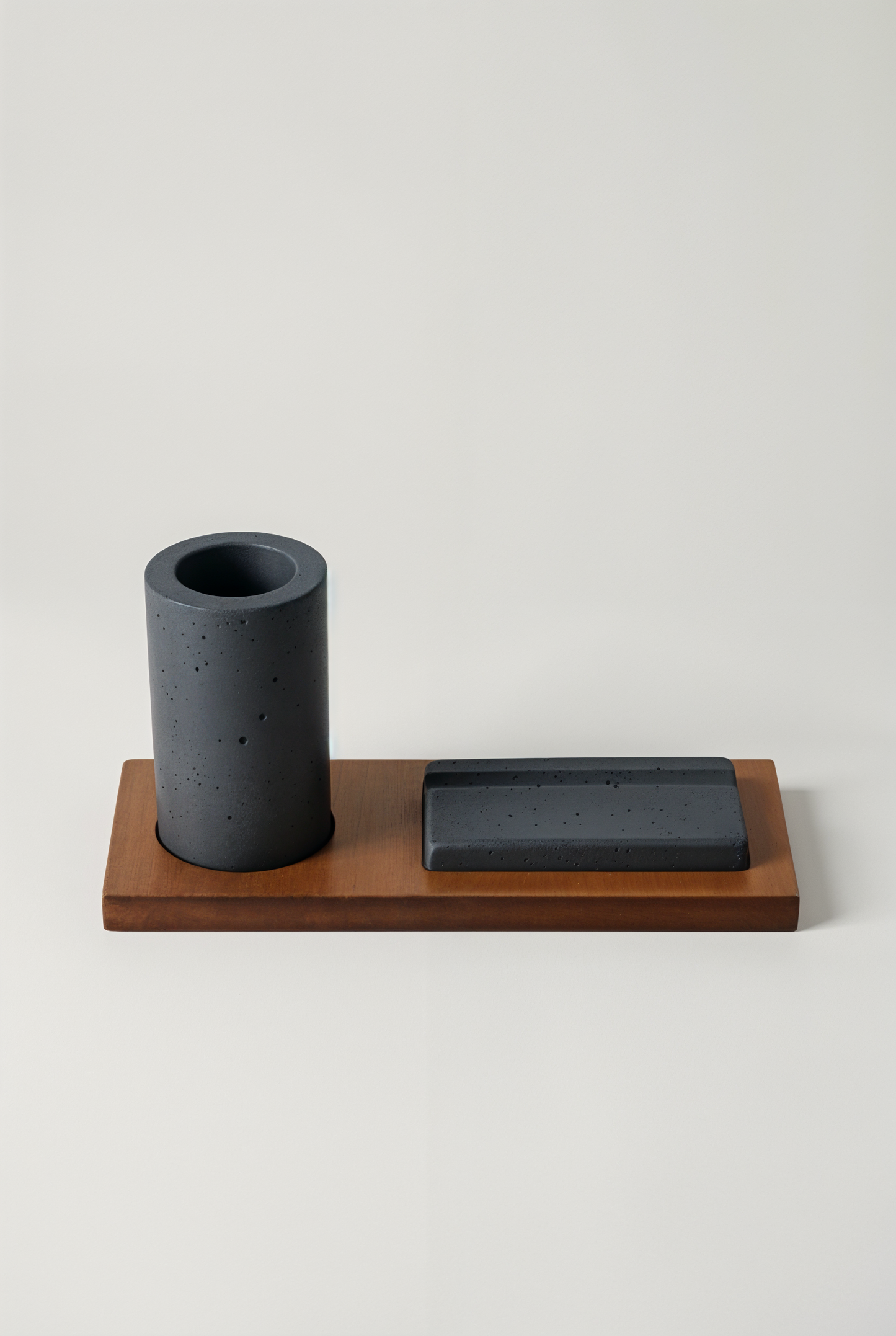 Set de bureau béton sur support en bois — studio