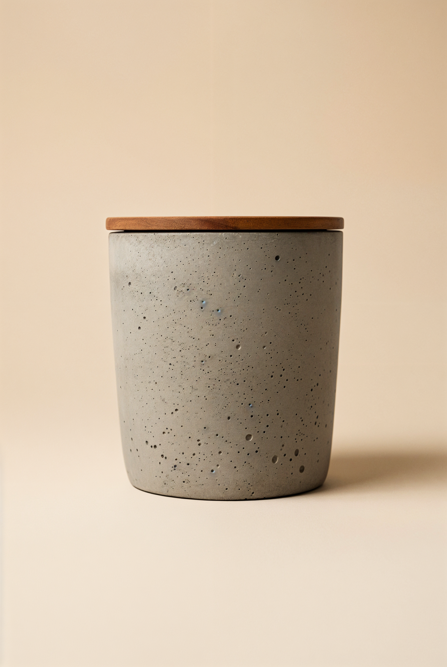 Pot en Béton avec Couvercle en Bois — studio