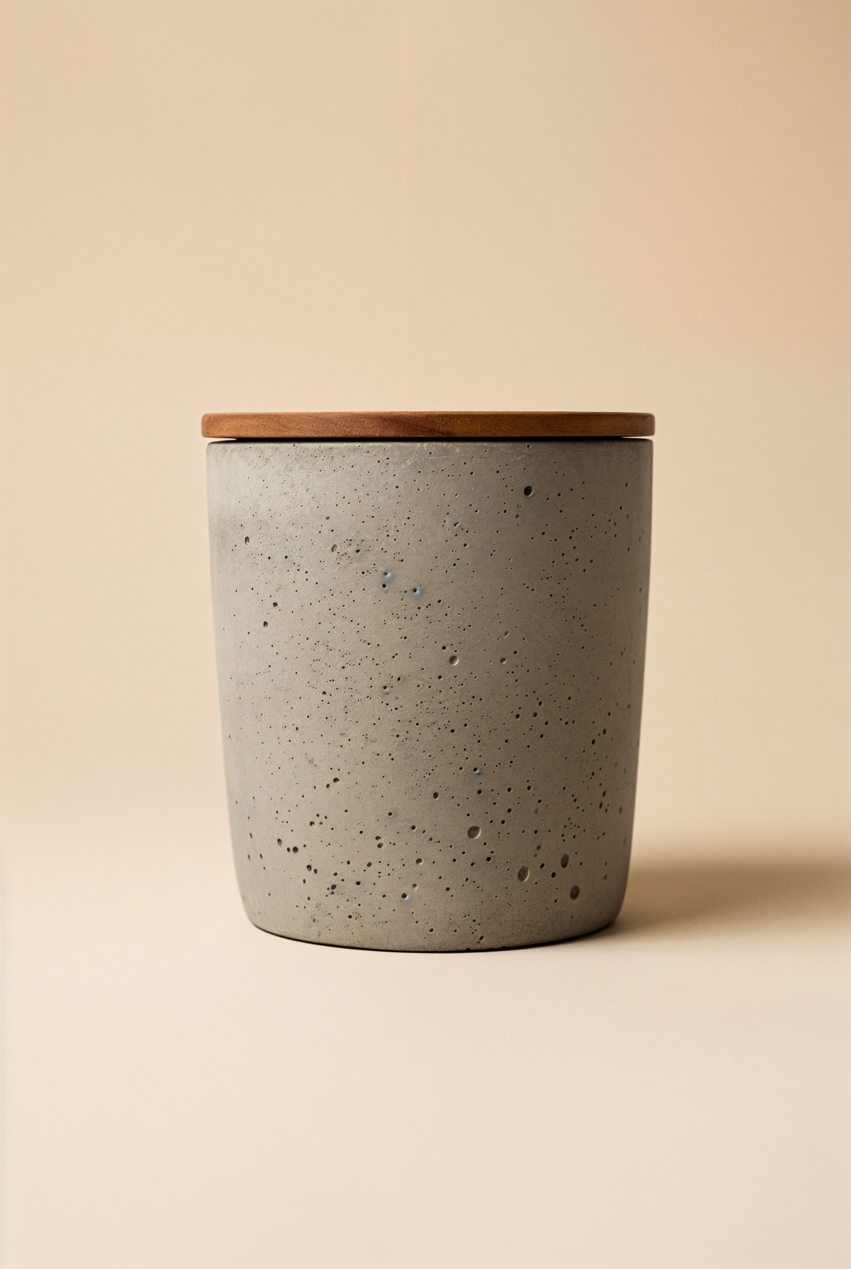 Pot en Béton avec Couvercle en Bois — studio