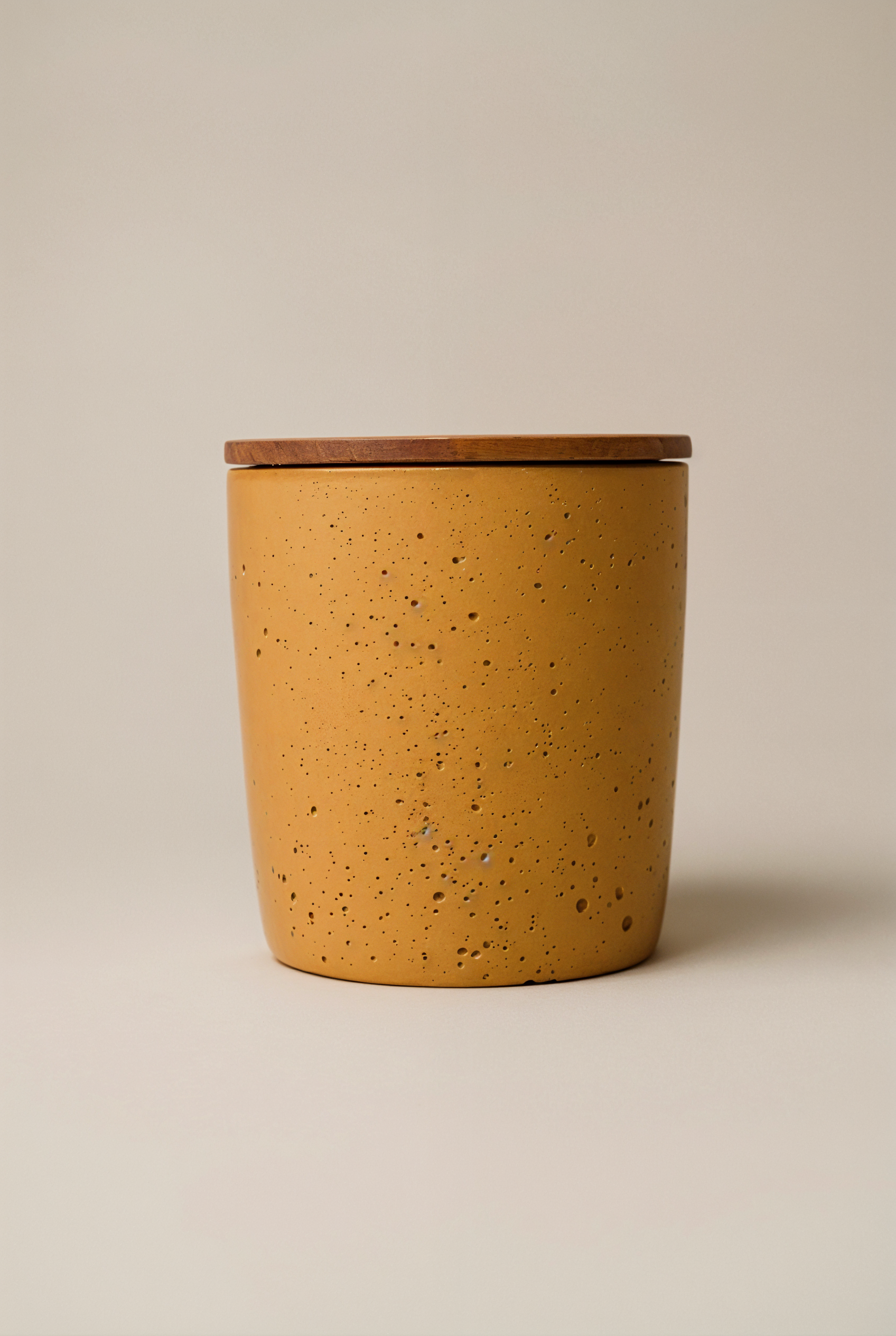 Pot en Béton avec Couvercle en Bois — studio