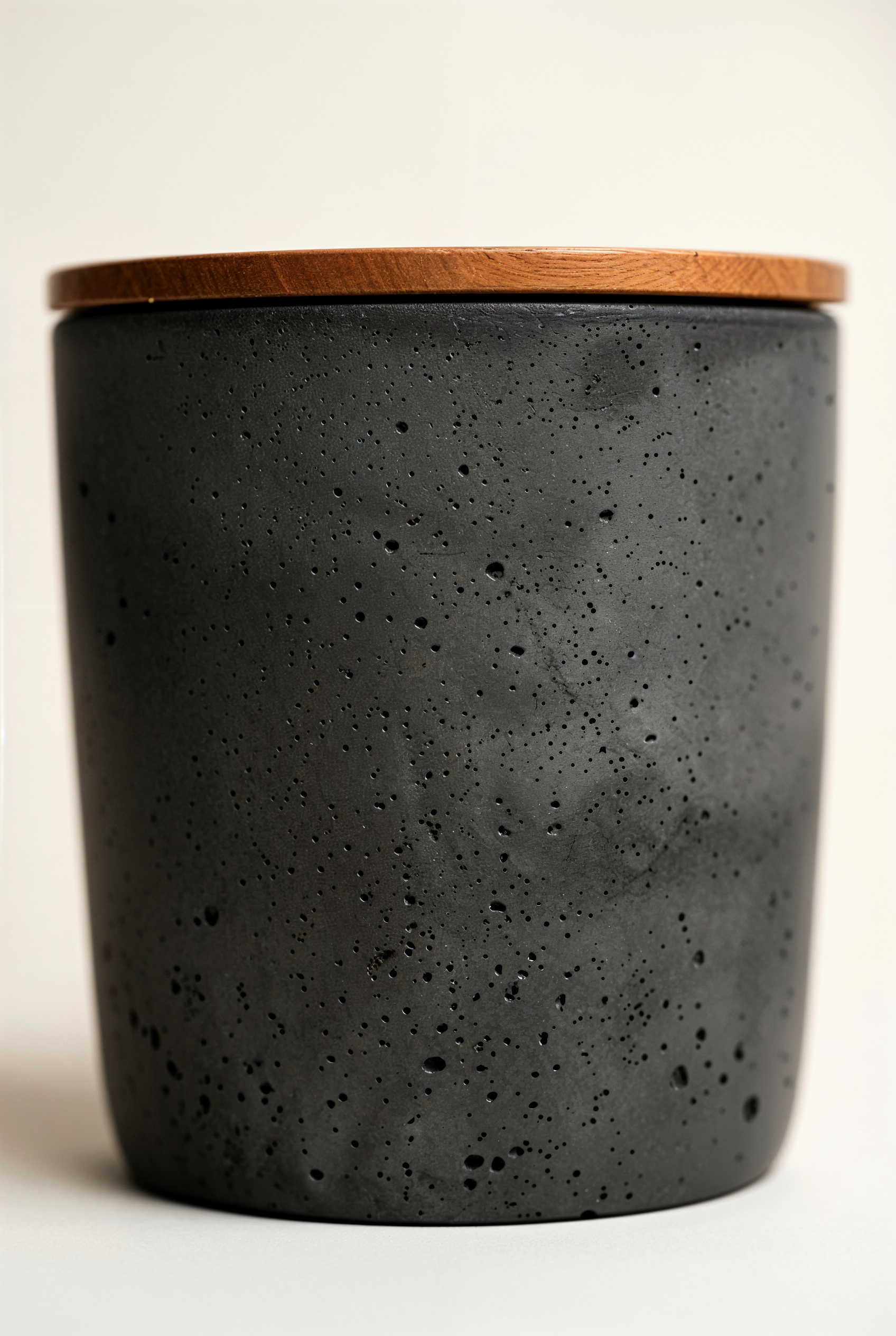 Pot en Béton avec Couvercle en Bois — studio
