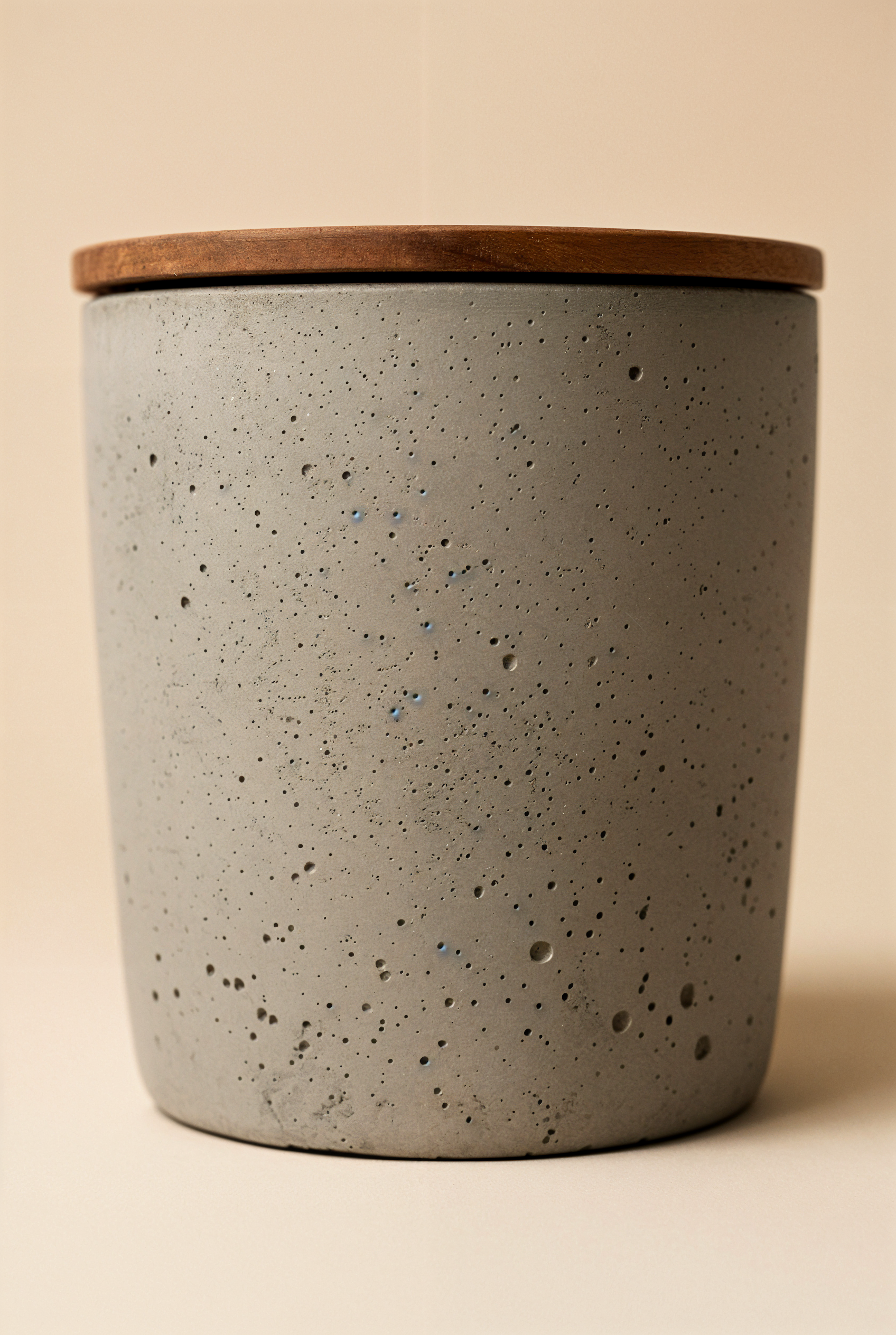 Pot en Béton avec Couvercle en Bois — studio