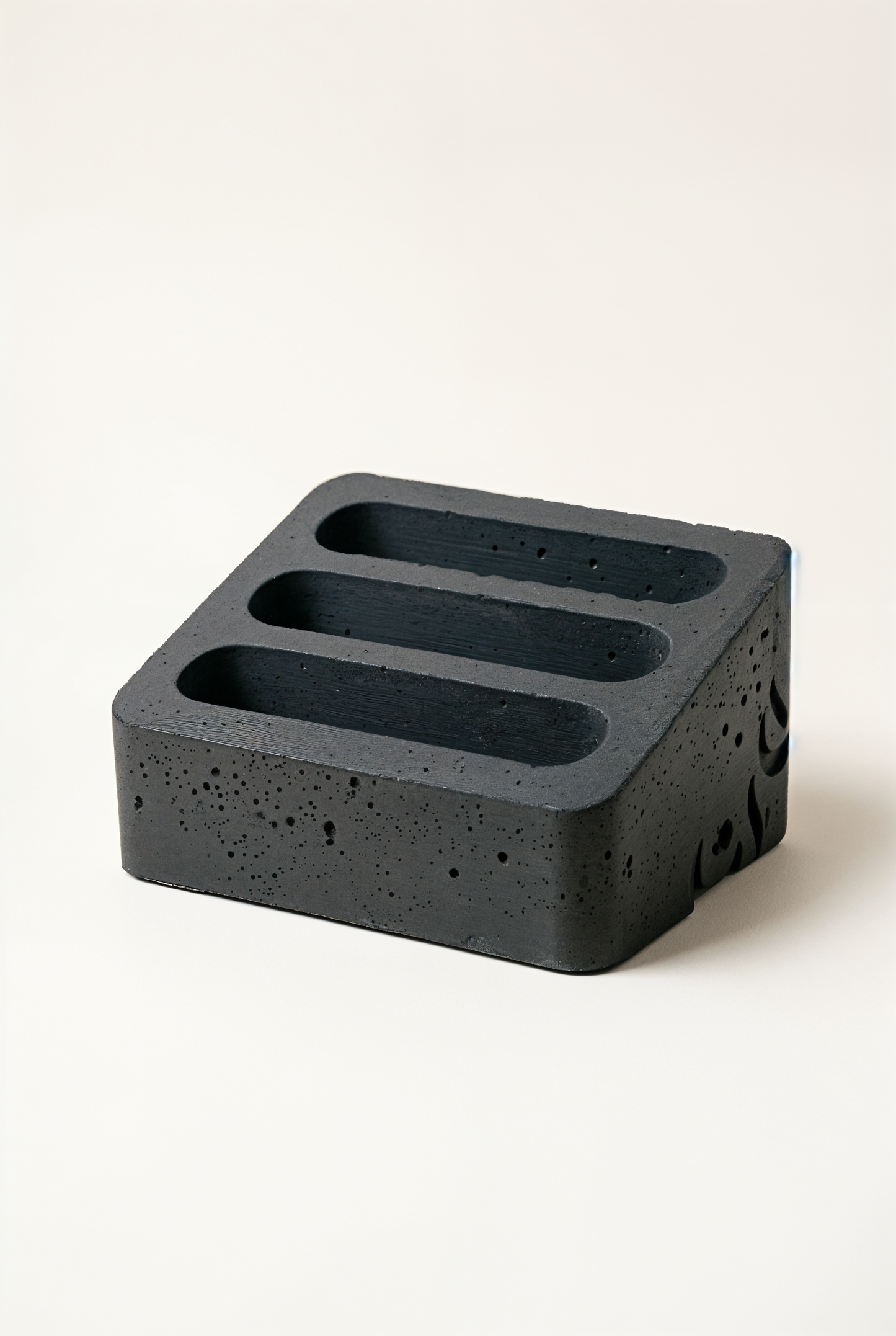 Porte-mémo Huruf en béton minimaliste — studio