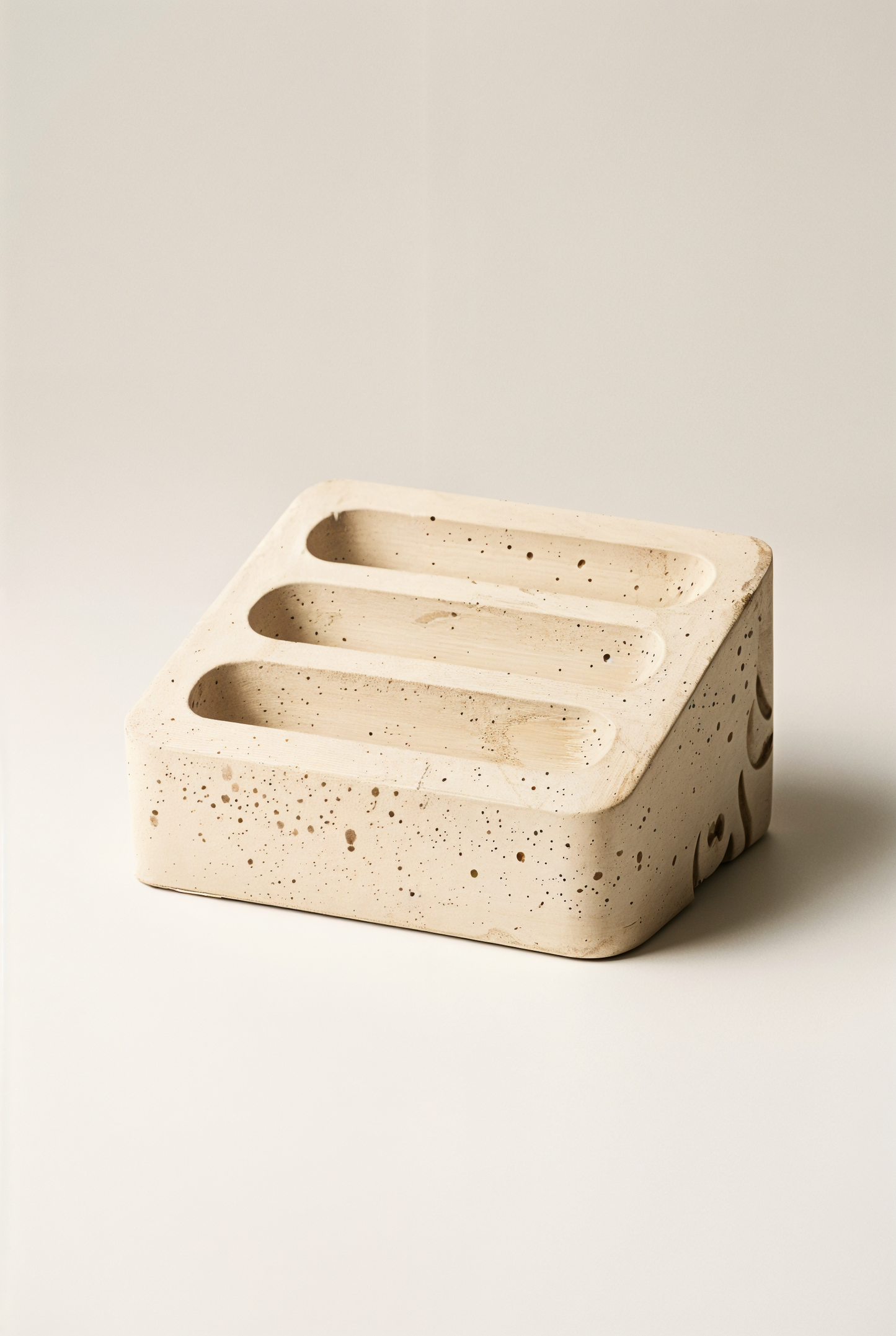Porte-mémo Huruf en béton minimaliste — studio