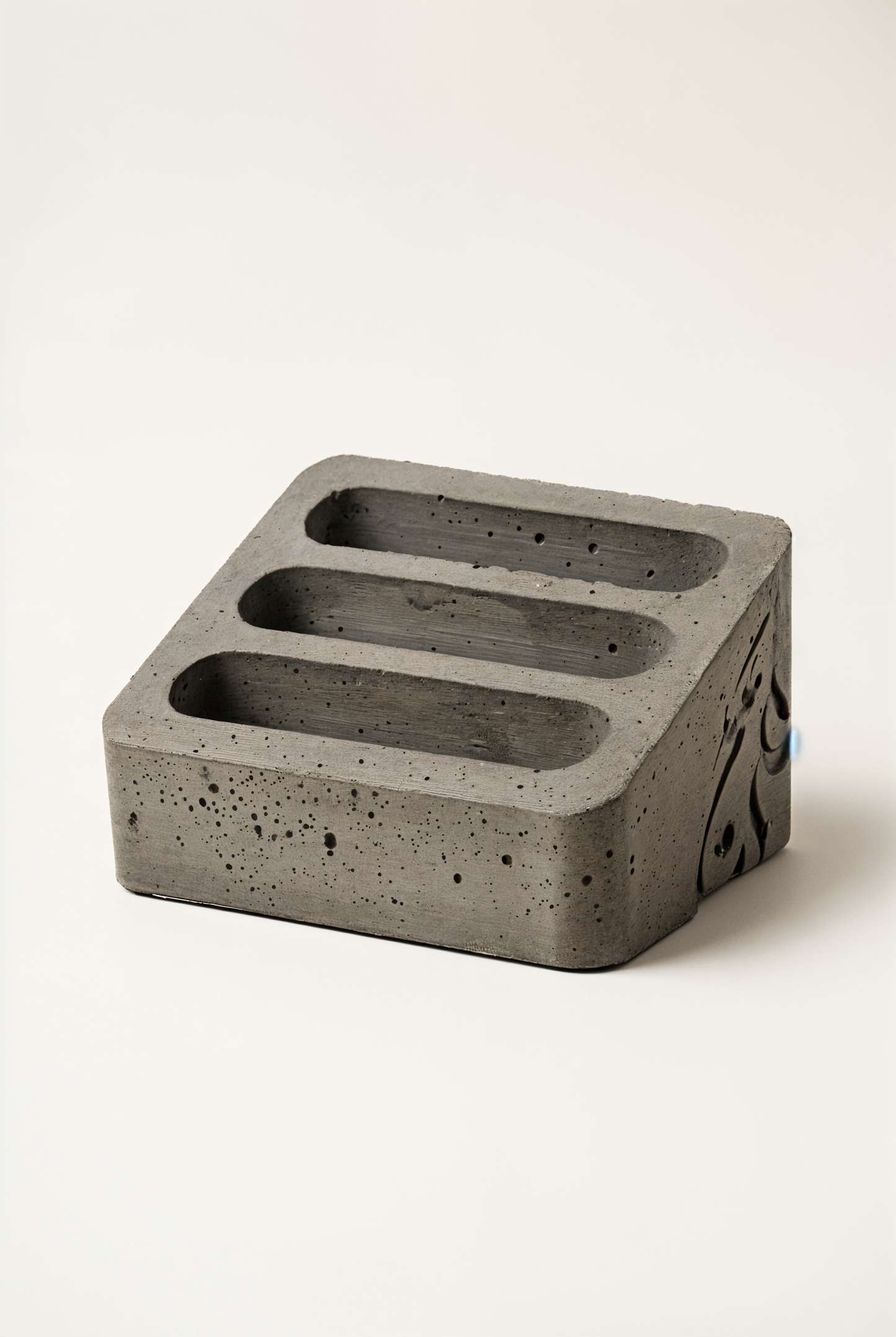 Porte-mémo Huruf en béton minimaliste — studio