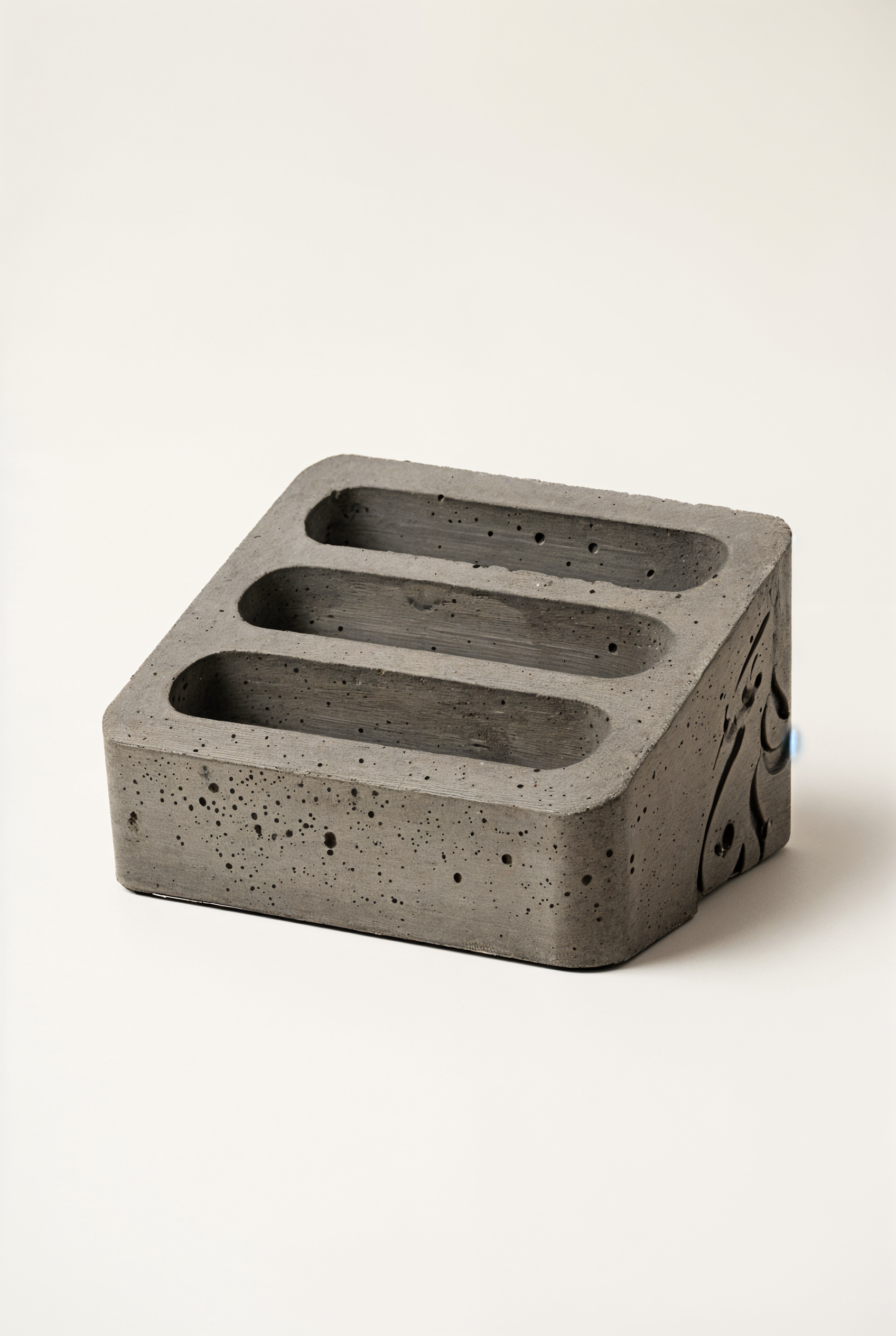 Porte-mémo Huruf en béton minimaliste — studio
