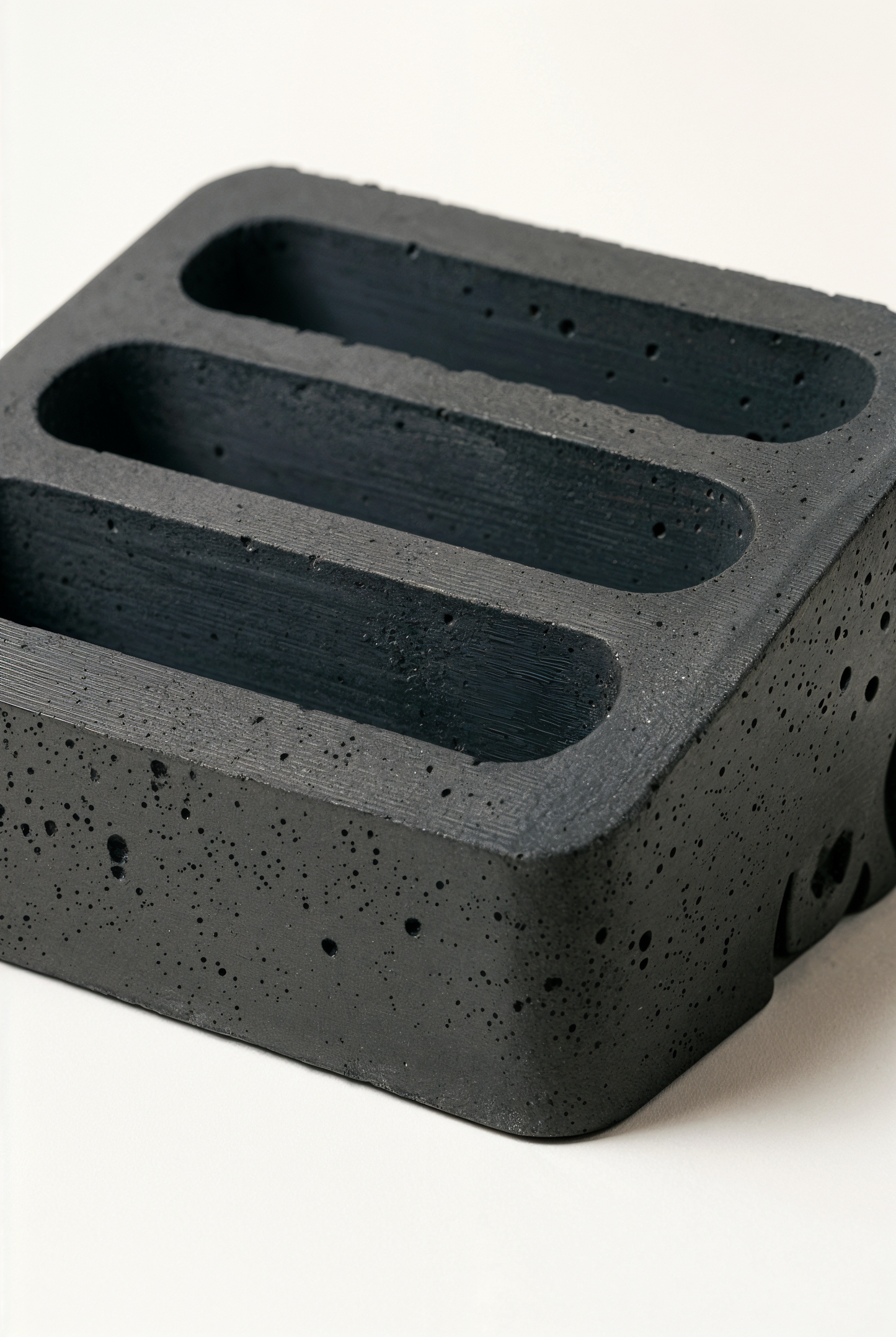 Porte-mémo Huruf en béton minimaliste — studio