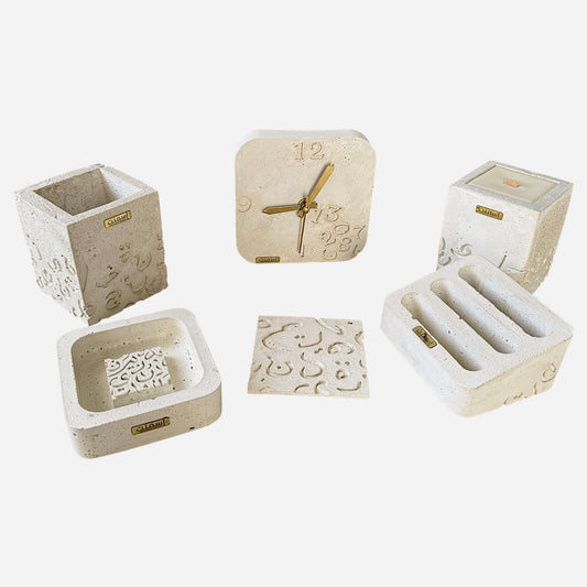 Coffret Huruf – L’art des lettres gravé dans le béton.