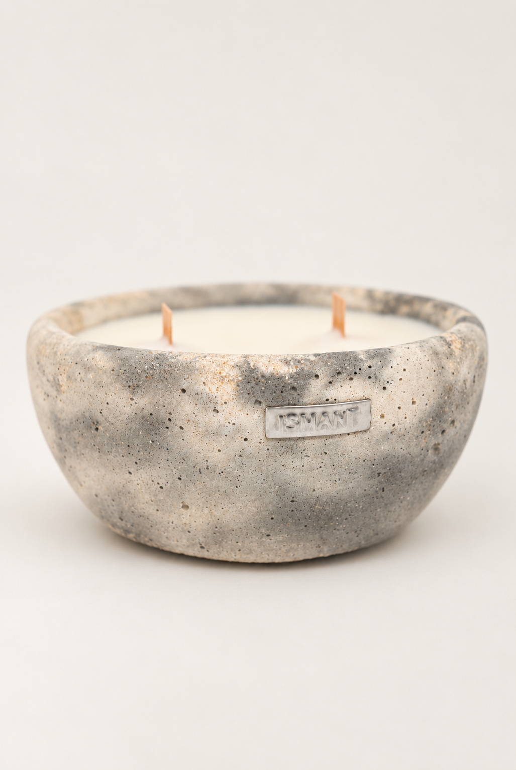 Bougie Bol en béton GFRC — bougie marbrée gris béton, taille S — fond blanc cassé