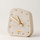 Horloge Ora blanc ivoire — vue de trois quarts