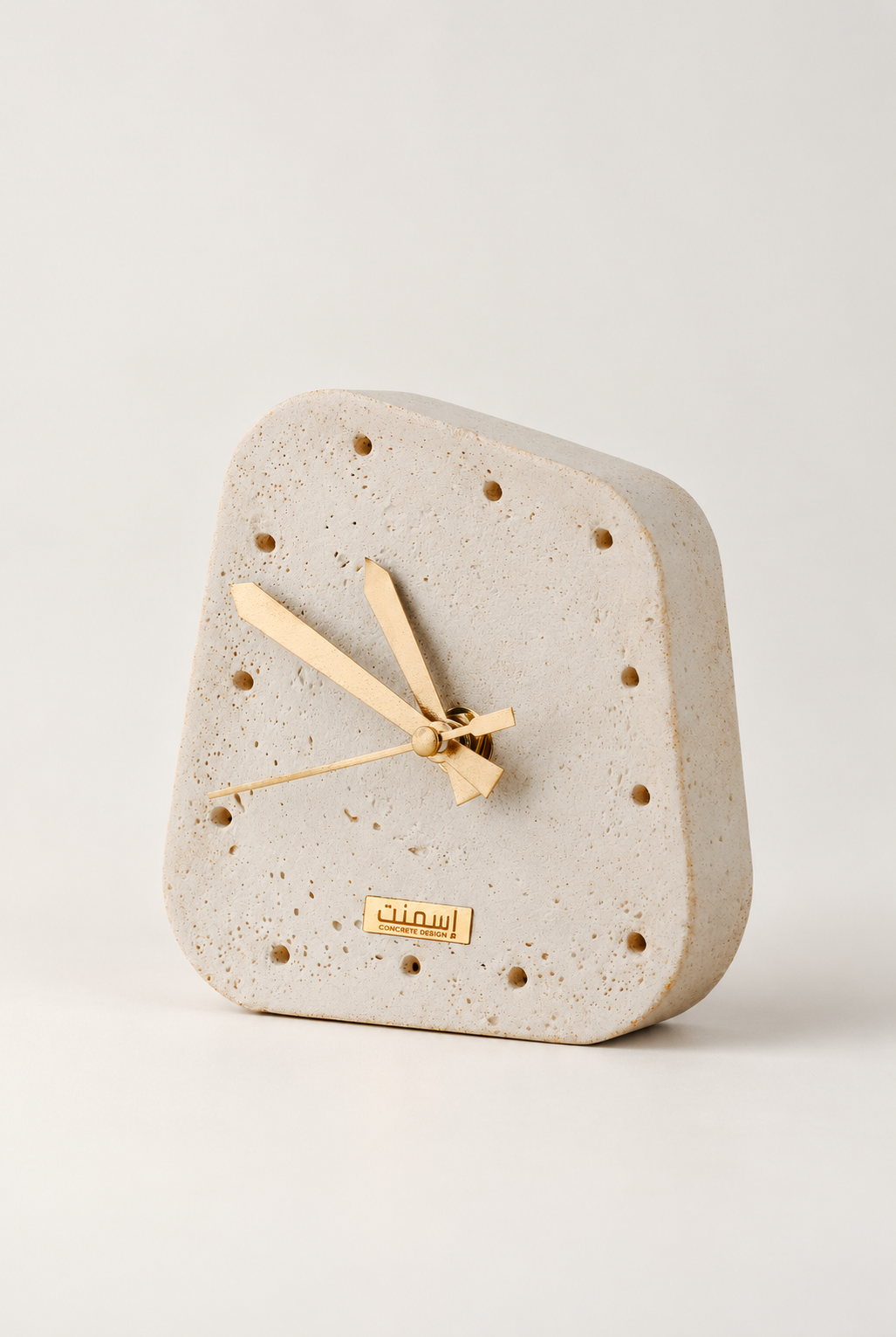 Horloge Ora blanc ivoire — vue de trois quarts