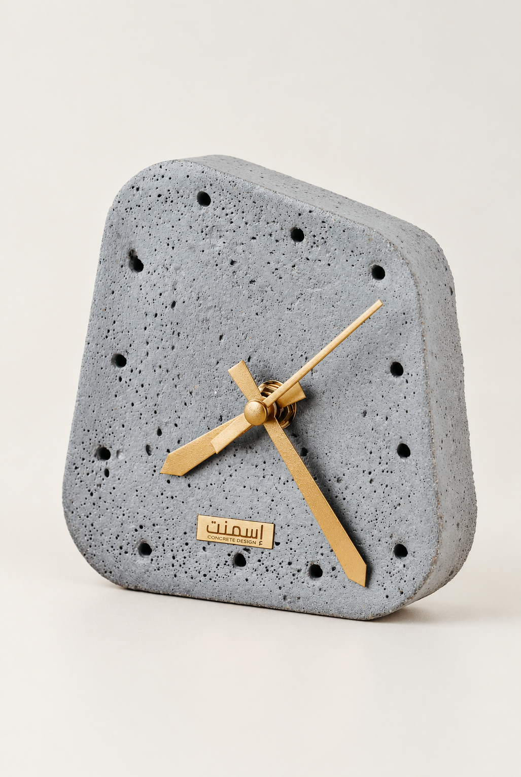 Horloge Ora en béton GFRC Palette de couleurs — horloge gris béton — fond blanc cassé