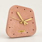 Horloge Ora en béton GFRC Palette de couleurs — horloge rose pourprine — fond blanc cassé