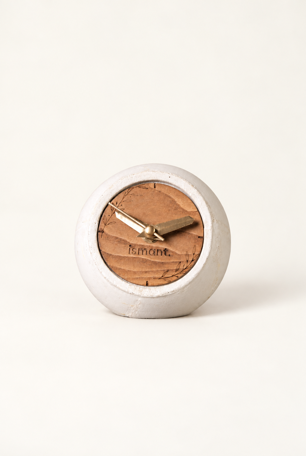 Coffret Horizon Ismant : horloge en bois gravé, boîte à mouchoirs, pot à crayons et plateau en bois