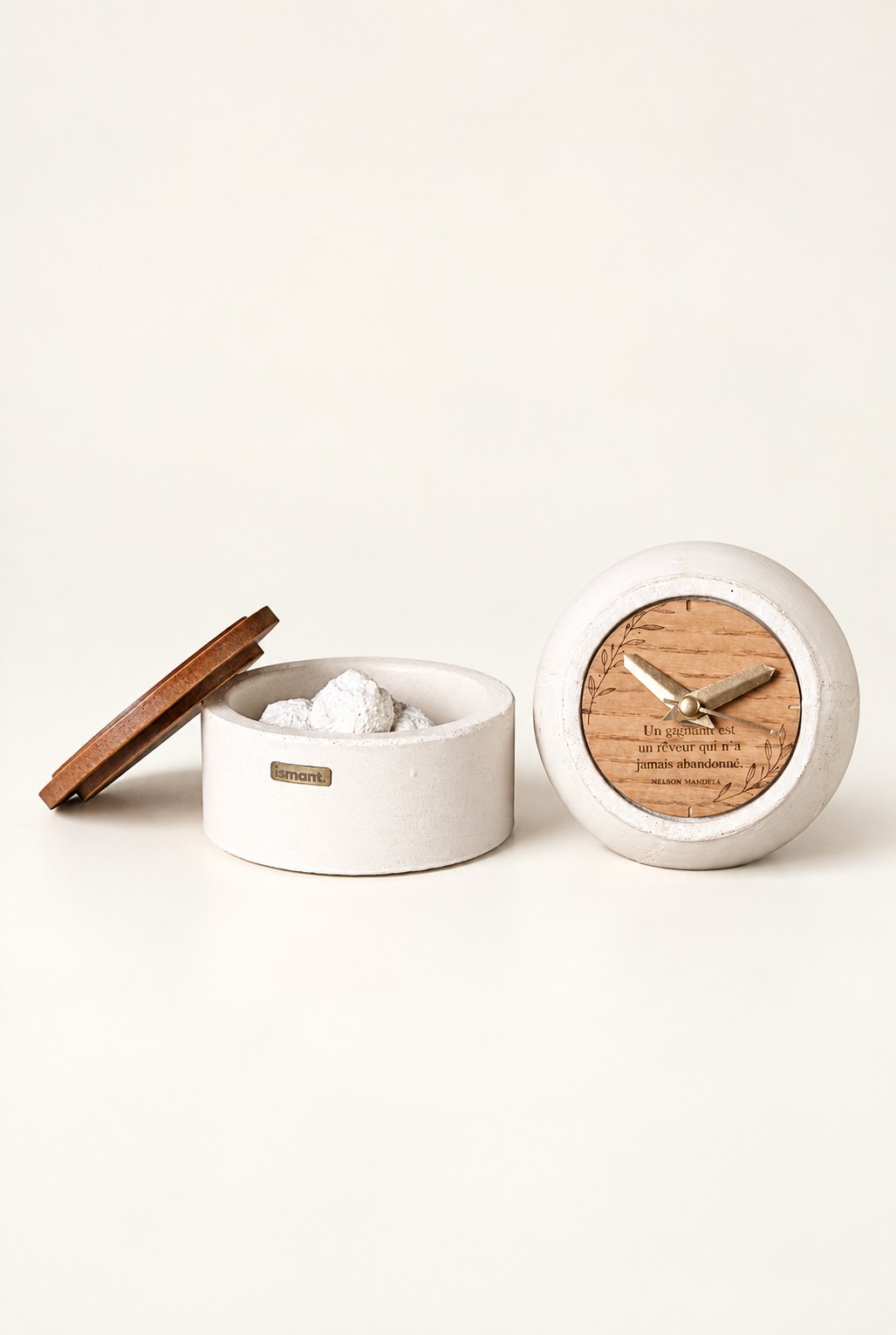 Coffret Subtil Ismant : horloge en bois gravé et diffuseur de parfum en béton