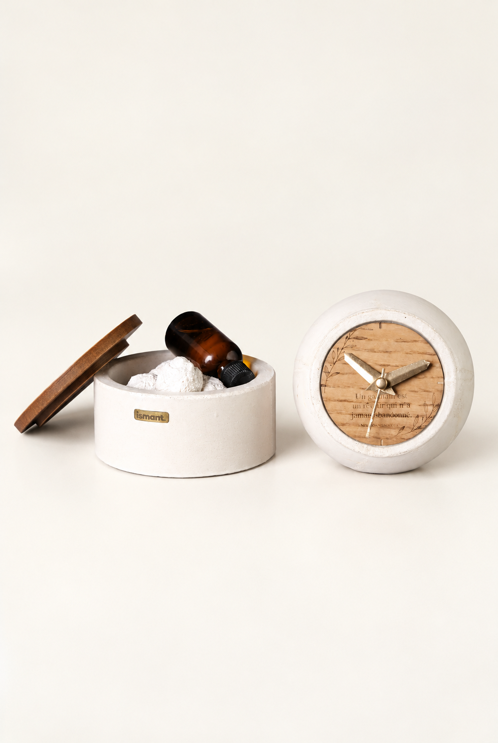 Coffret Subtil Ismant : horloge en bois gravé et diffuseur de parfum en béton