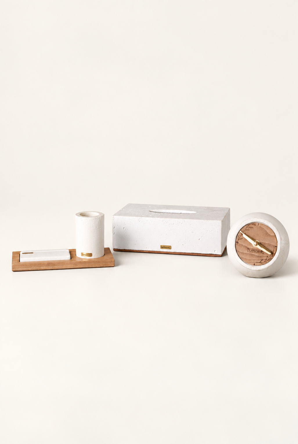 Coffret Horizon Ismant : horloge en bois gravé, boîte à mouchoirs, pot à crayons et plateau en bois